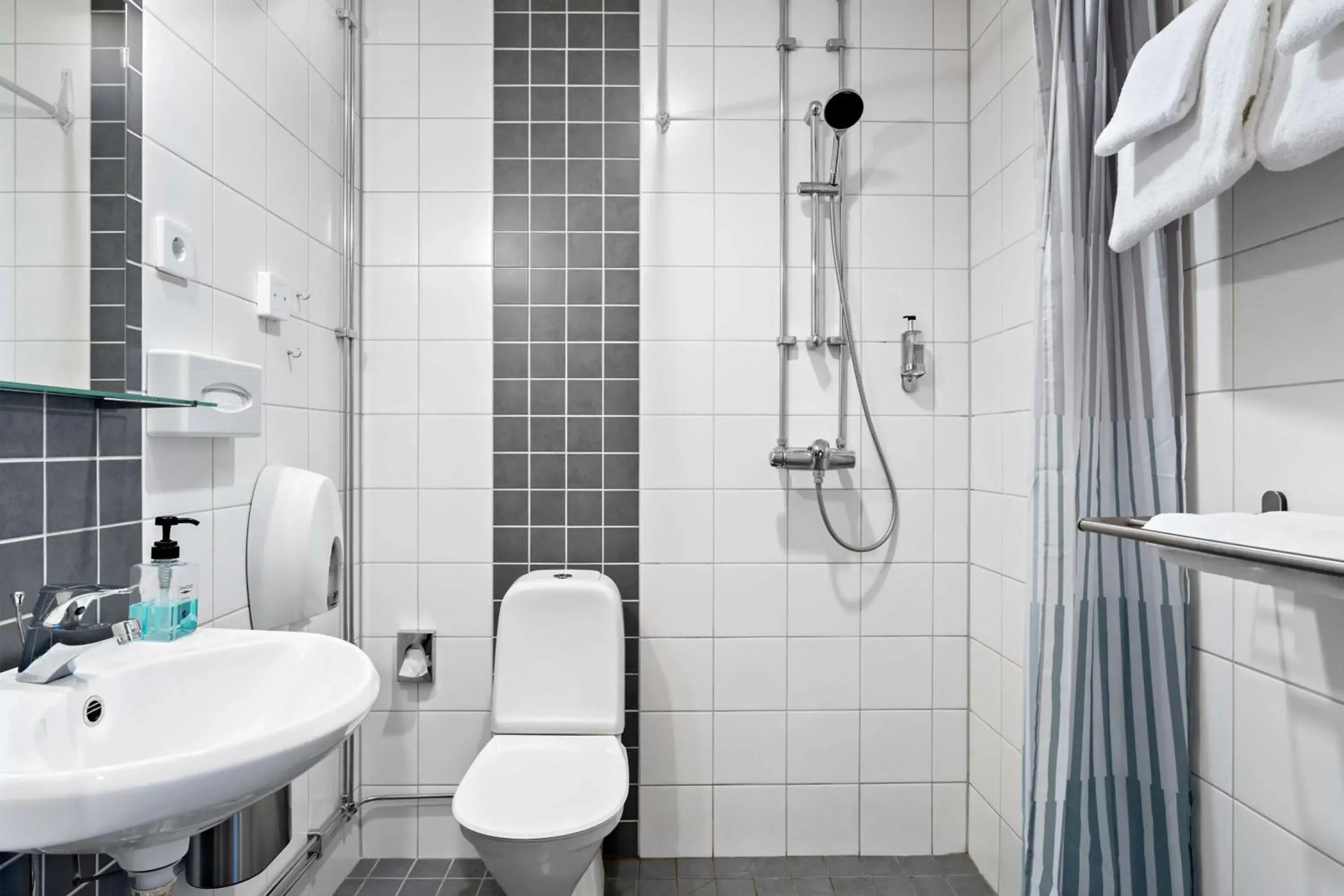 Bathroom in Tyleback Hotell, Sure Hotel Collection by Best Western