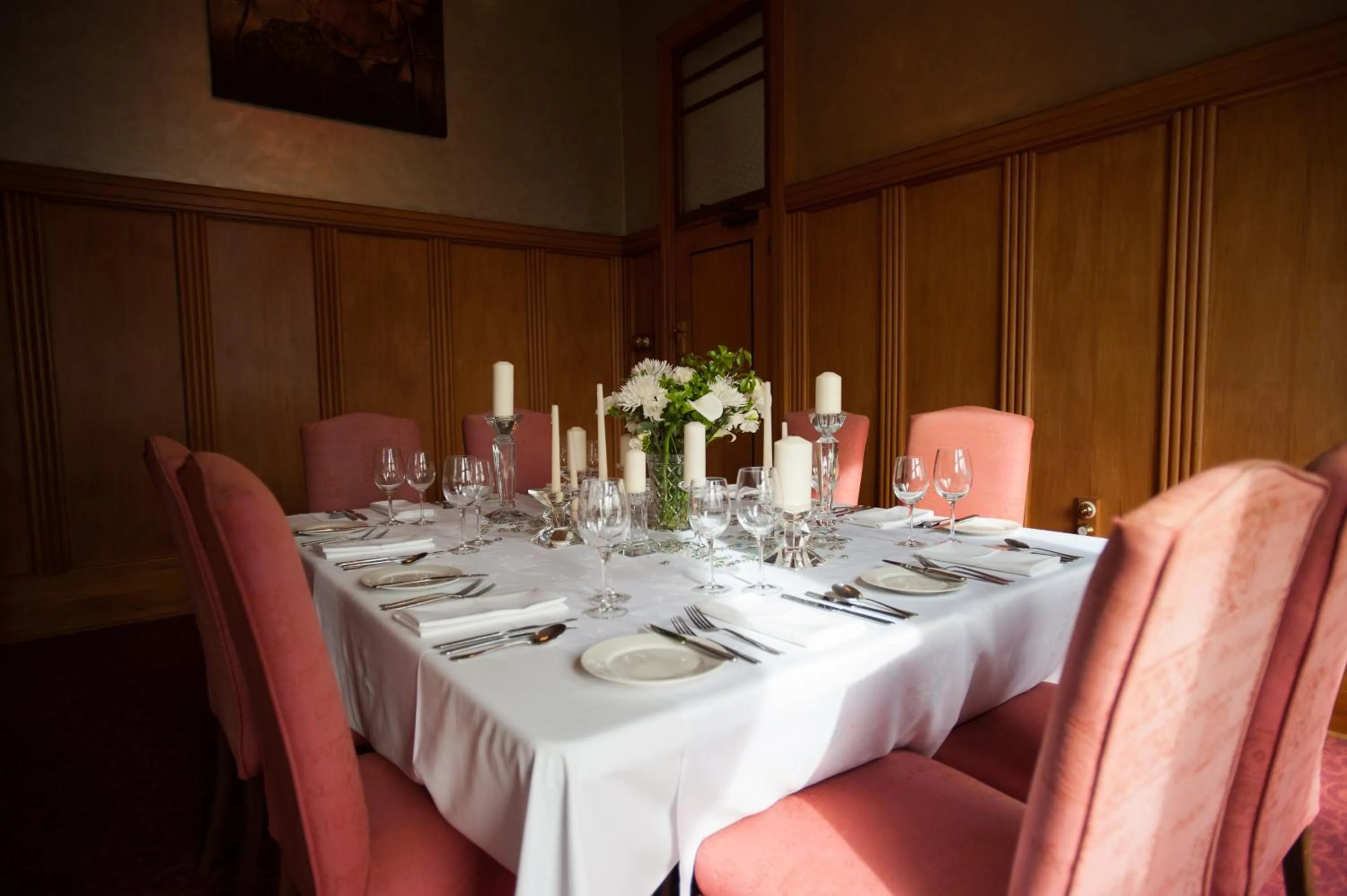 Restaurant/places to eat in The County Hotel