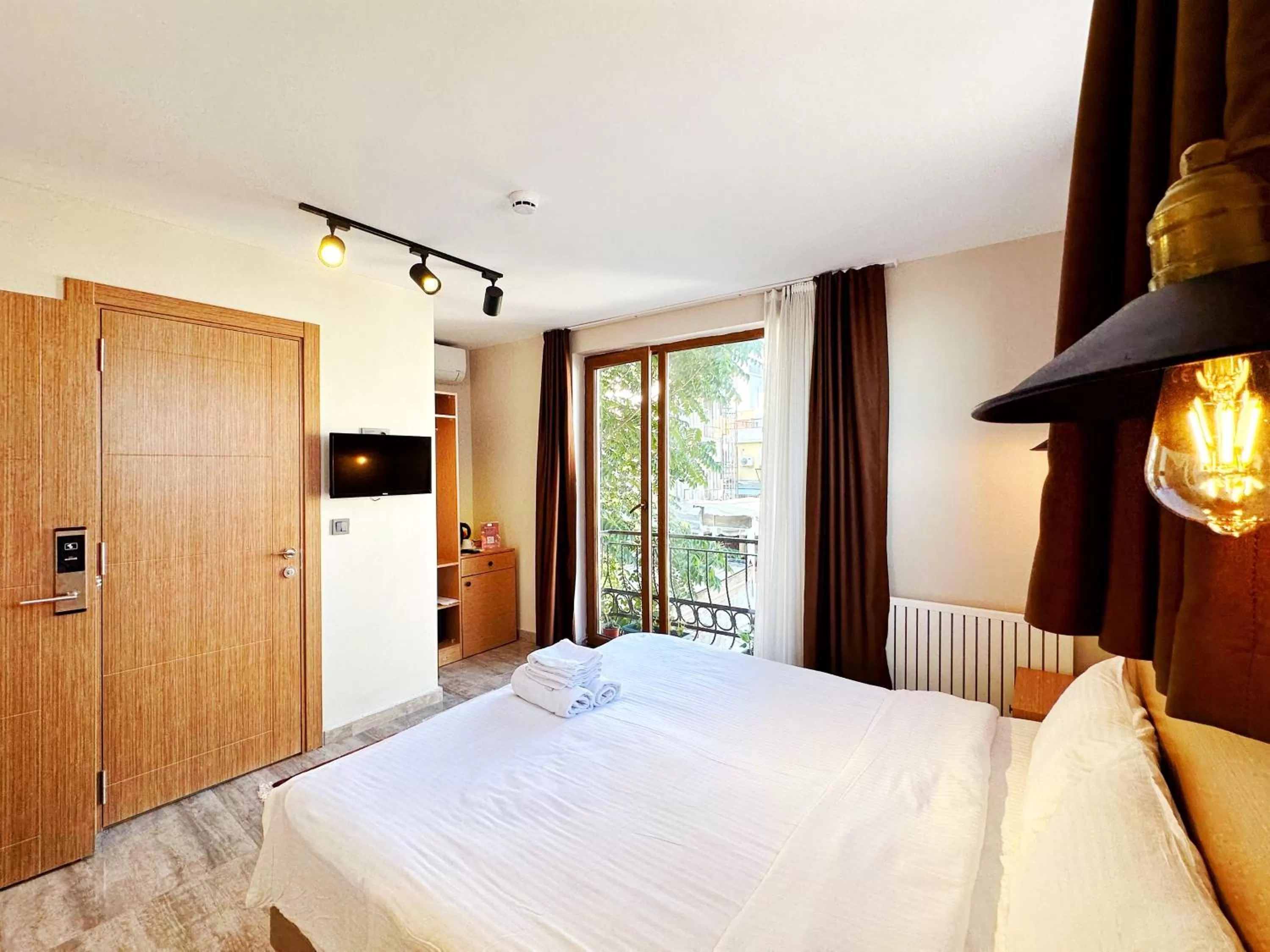 Bed in Sultan Pier Hotel