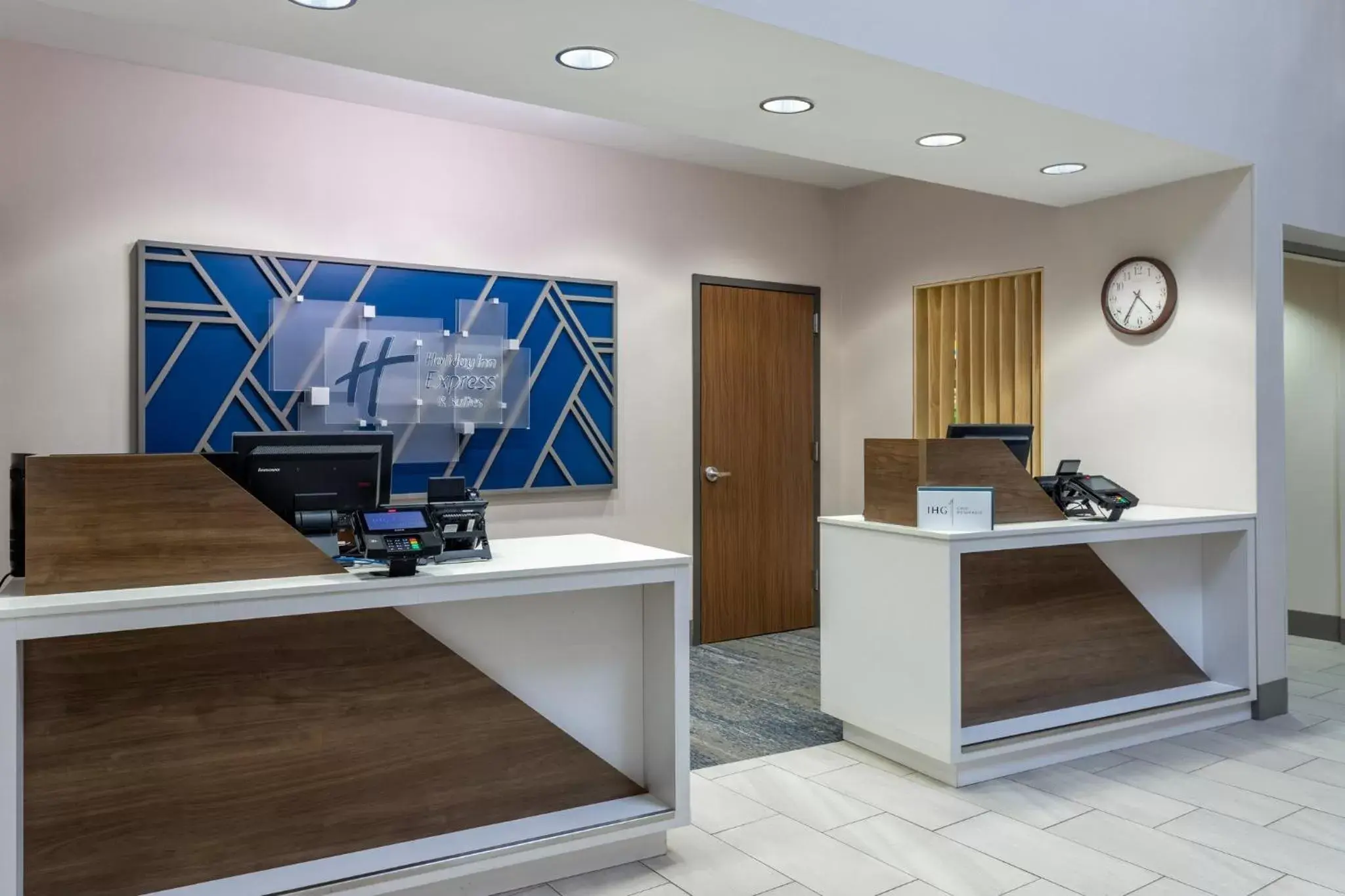 Property building, Lobby/Reception in Holiday Inn Express Hotel & Suites-St. Paul, an IHG Hotel