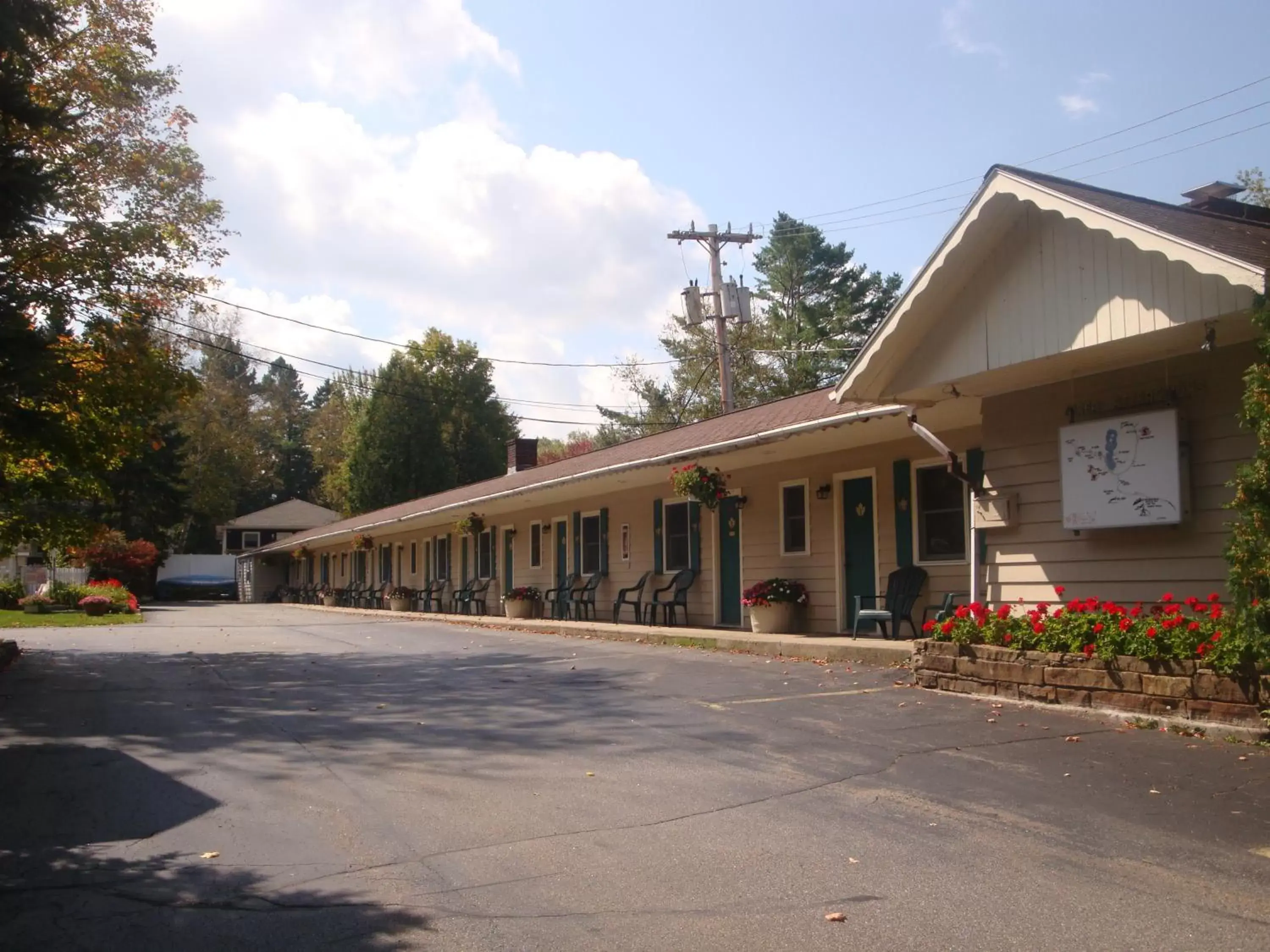 Facade/entrance, Property Building in Maple Leaf Inn Lake Placid