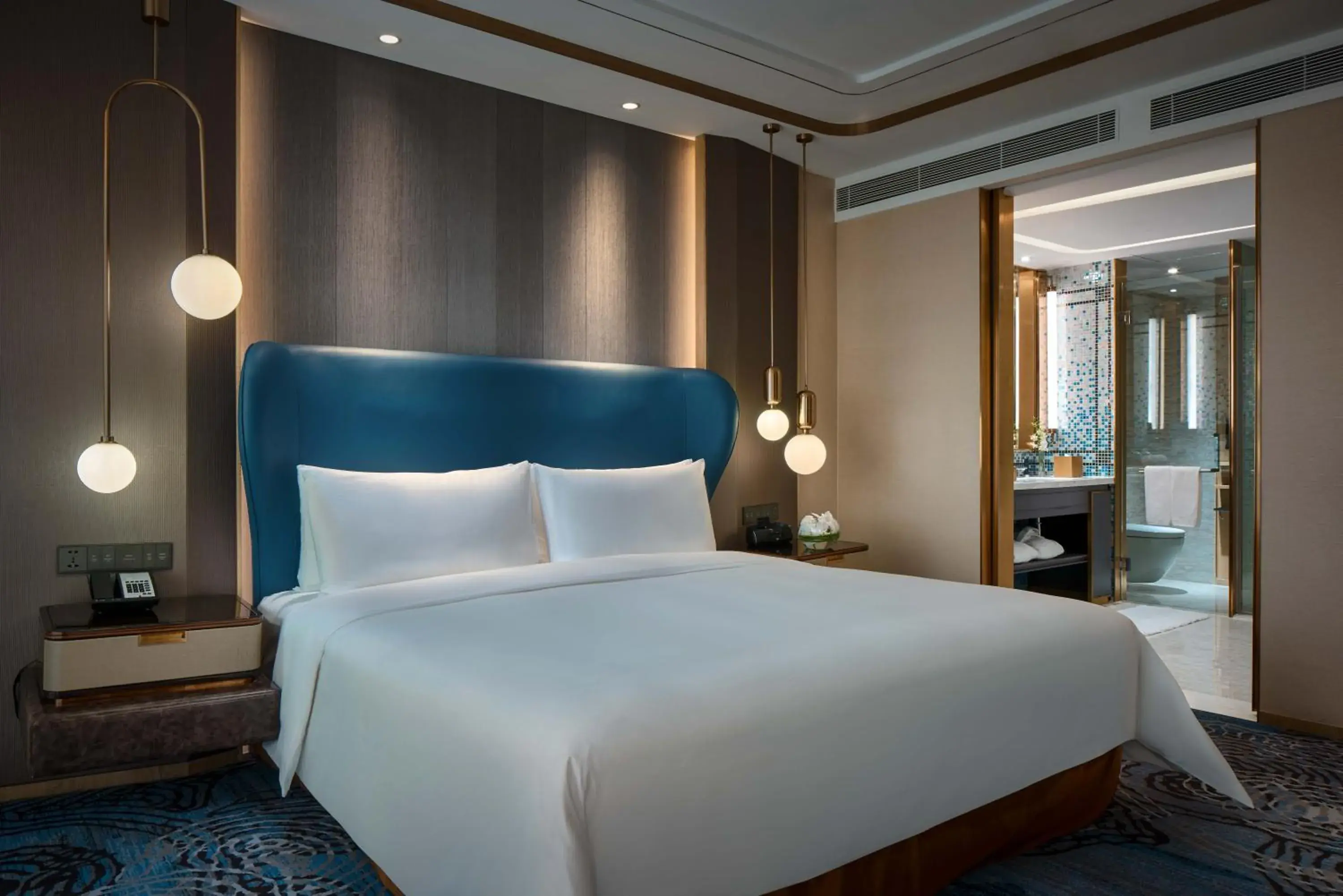 TV and multimedia, Bed in PRIMUS Hotel Shanghai Hongqiao