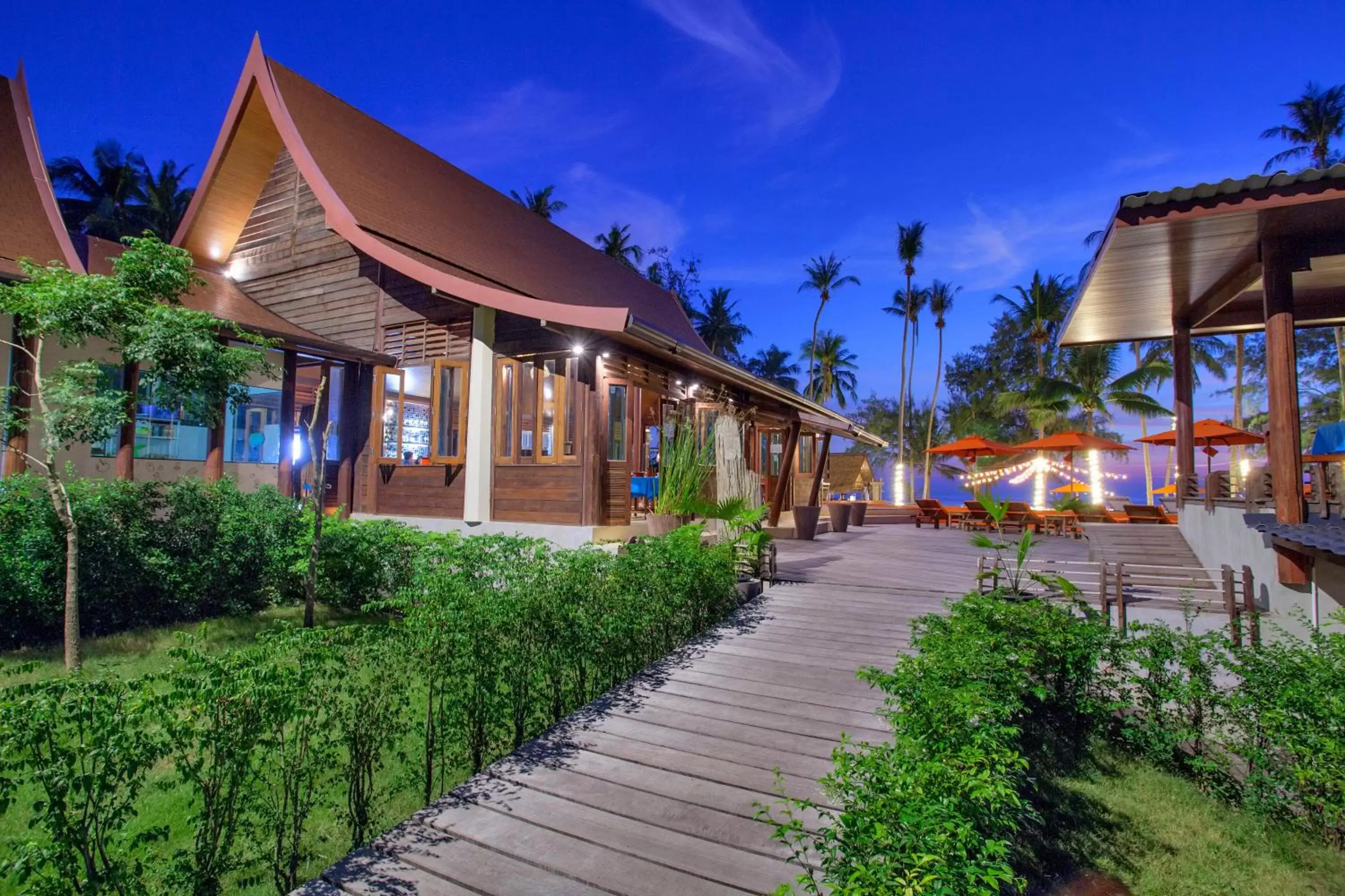 Restaurant/places to eat, Property Building in Koh Kood Paradise Beach