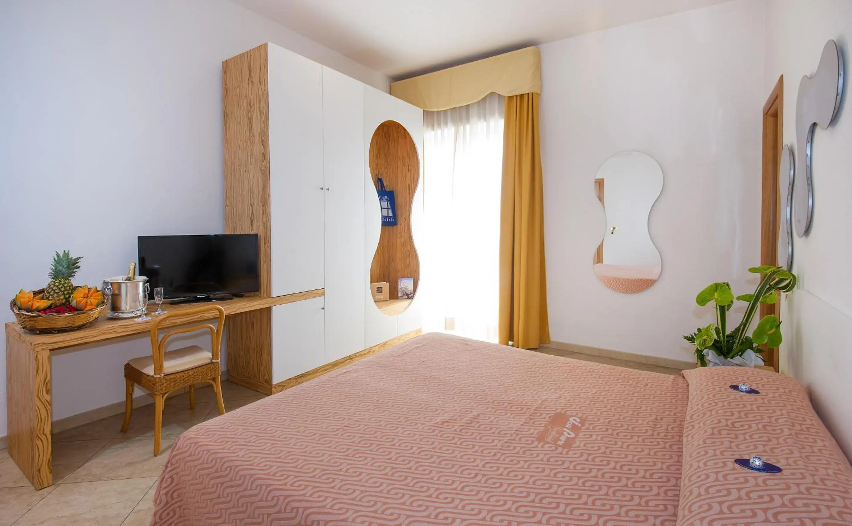 Bed, Room Photo in Joli Park Hotel - Caroli Hotels