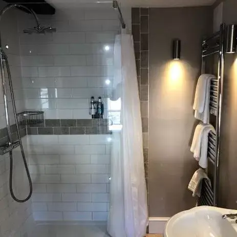 Shower, Bathroom in The Admiral Hornblower
