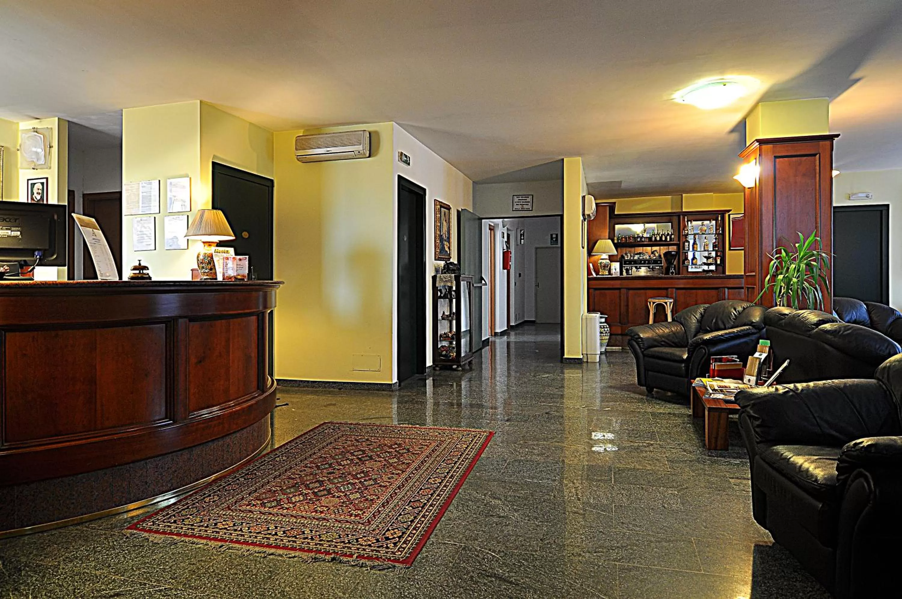 Lobby or reception in Ascot Lodging
