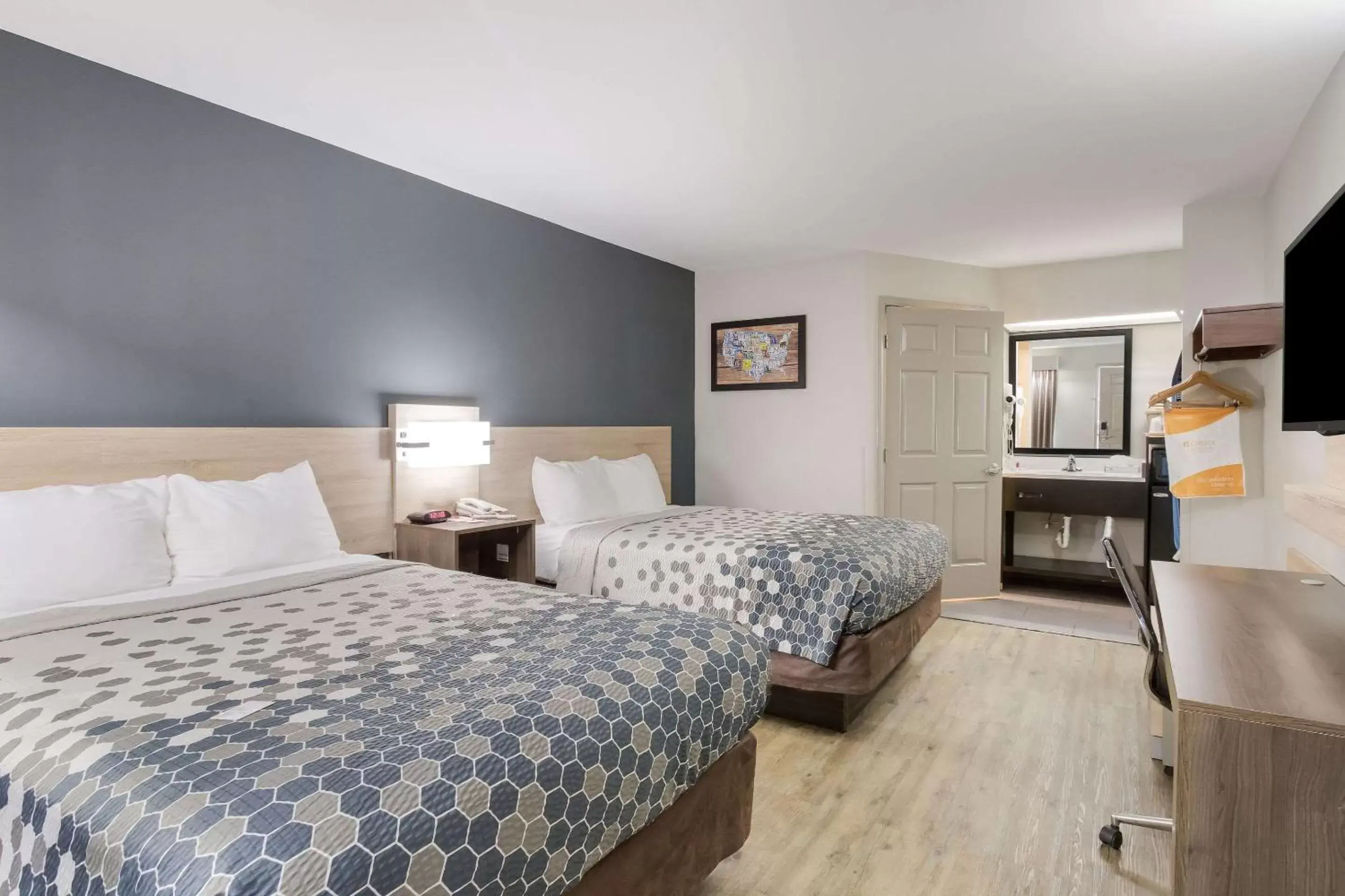 Bedroom, Bed in Econo Lodge Greenville
