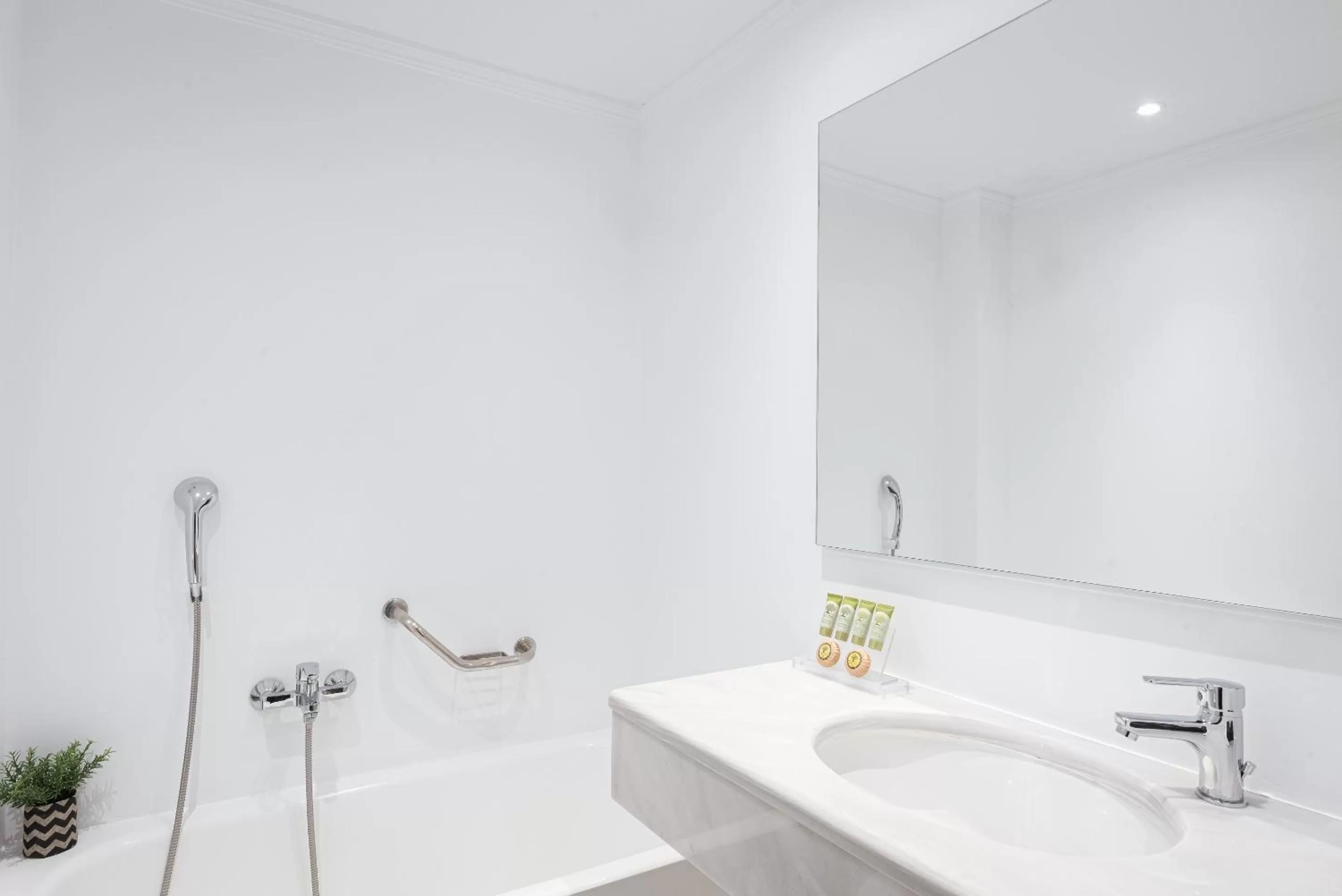 Bathroom in Acropolis Select