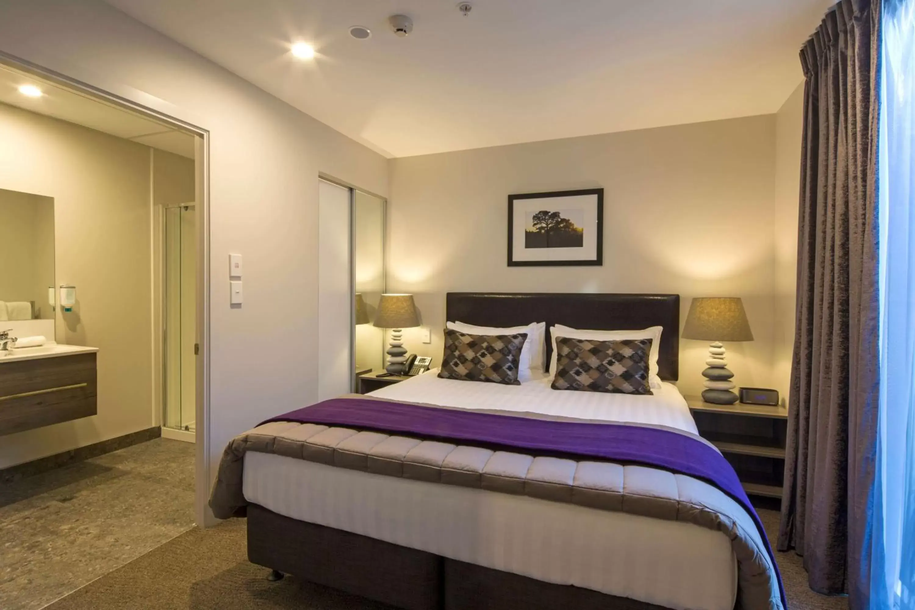 Photo of the whole room, Bed in Ramada Suites by Wyndham Queenstown Remarkables Park