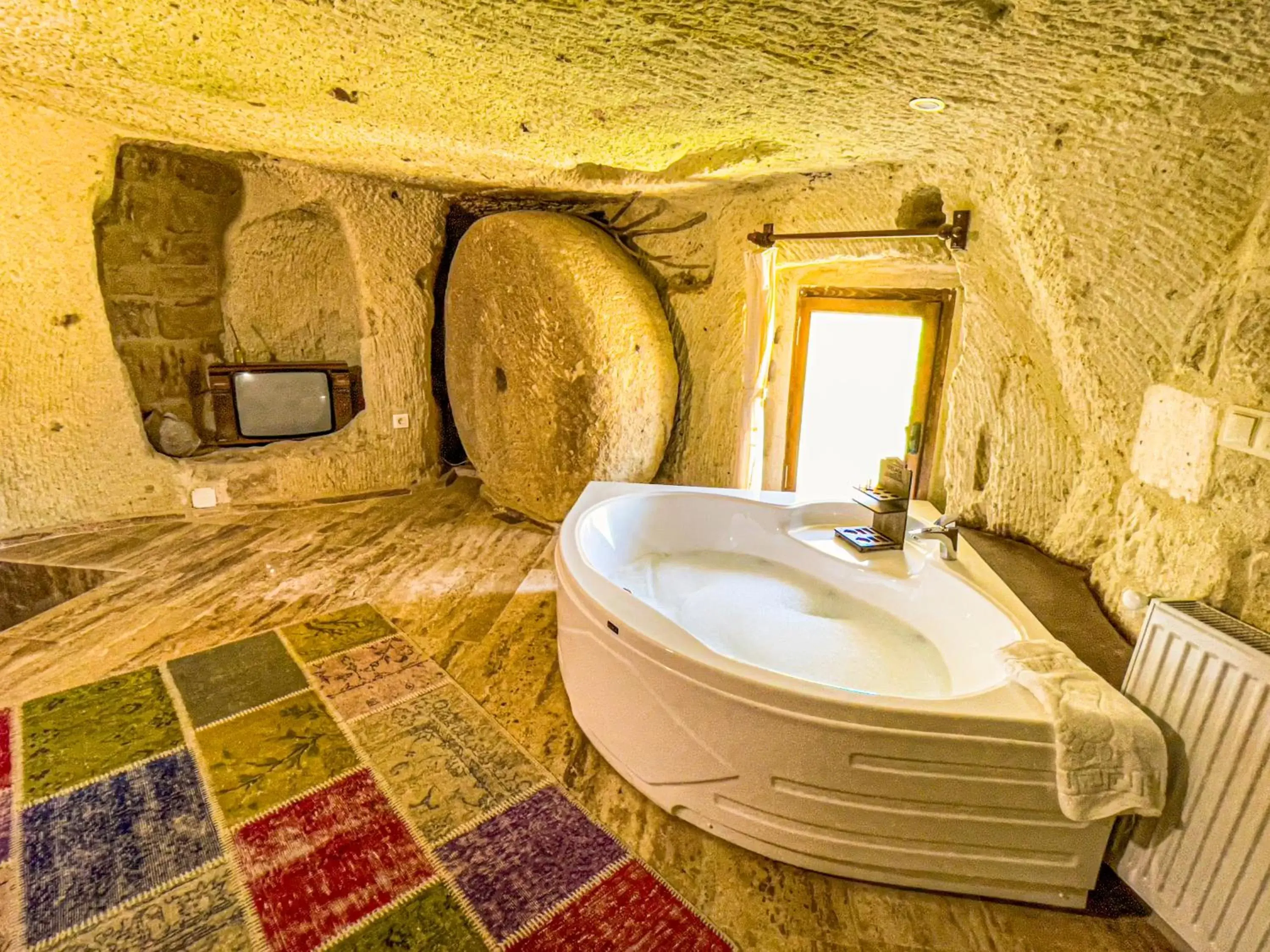Bathroom in Heritage Cave Suites