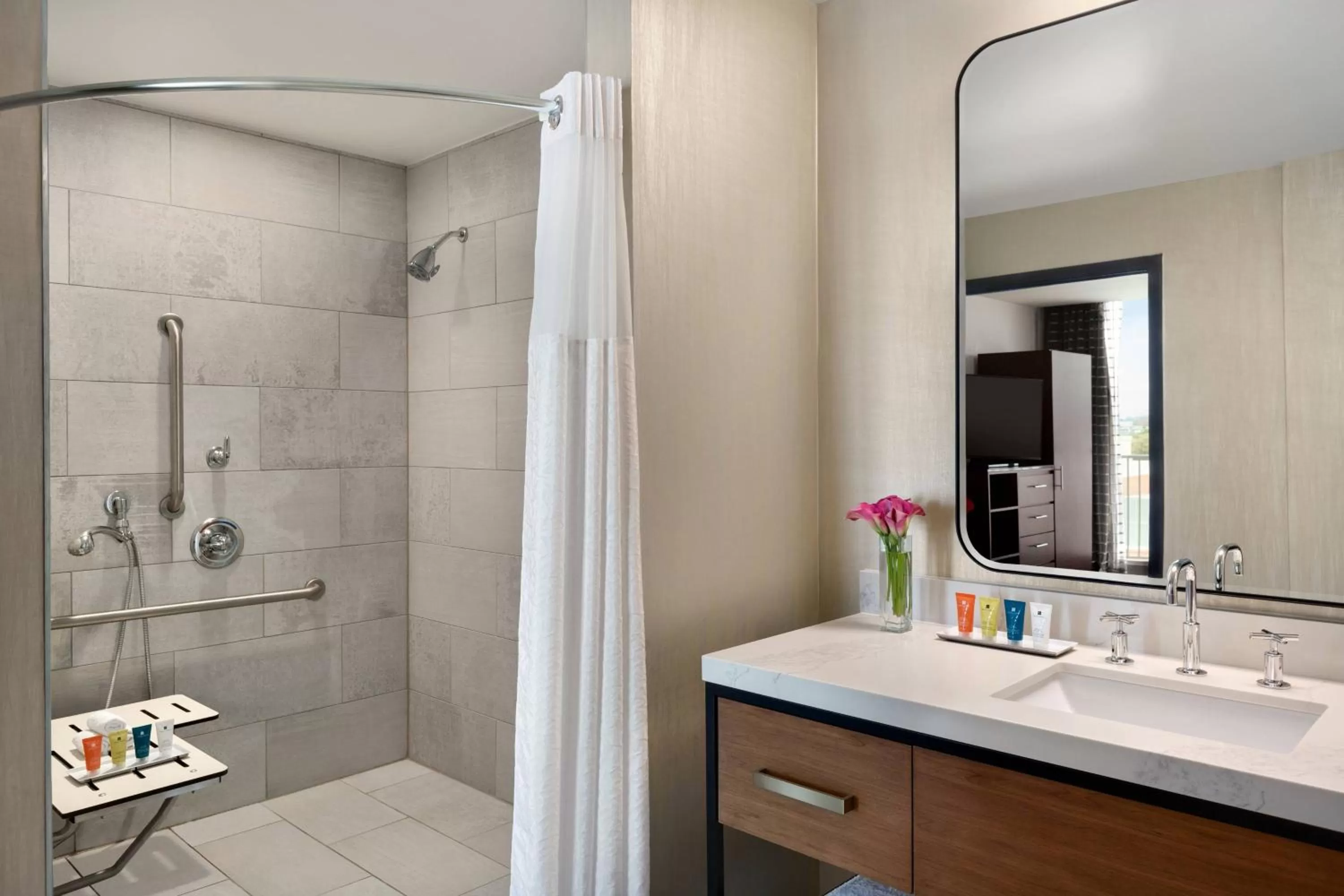 Bathroom in Twelve Midtown, Autograph Collection