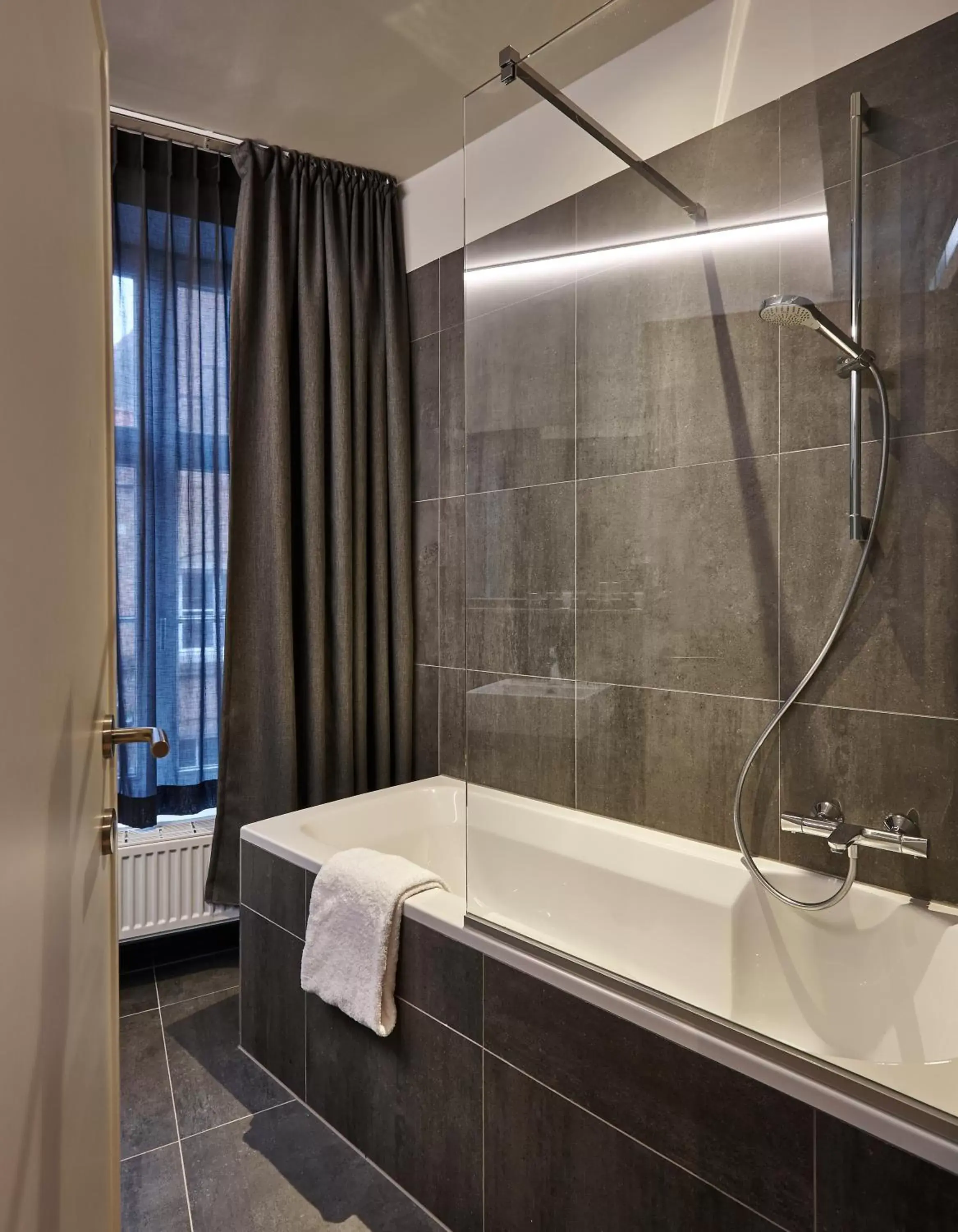 Shower, Bathroom in Hotel Monsieur Ernest