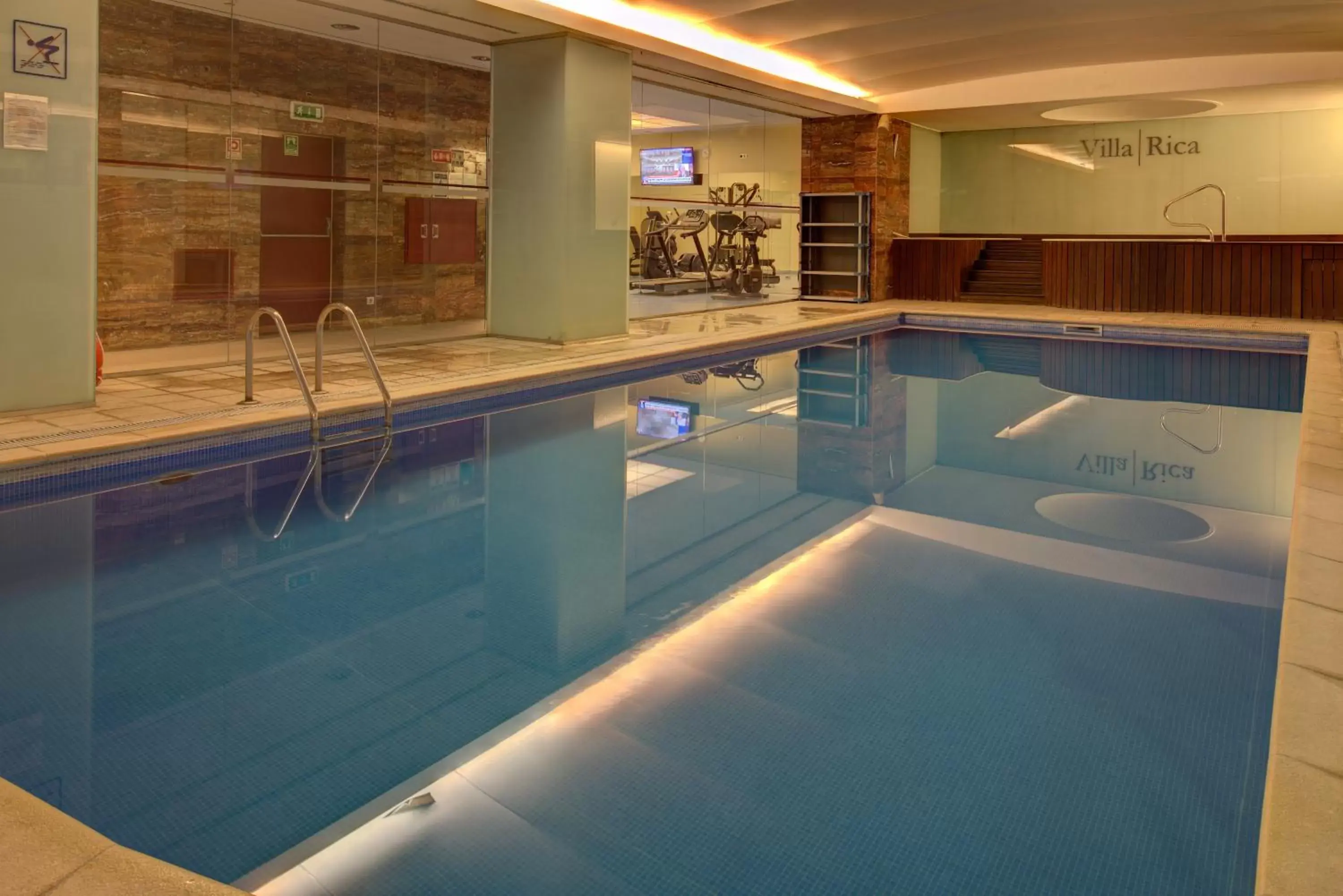 Swimming Pool in VIP Executive Entrecampos Hotel