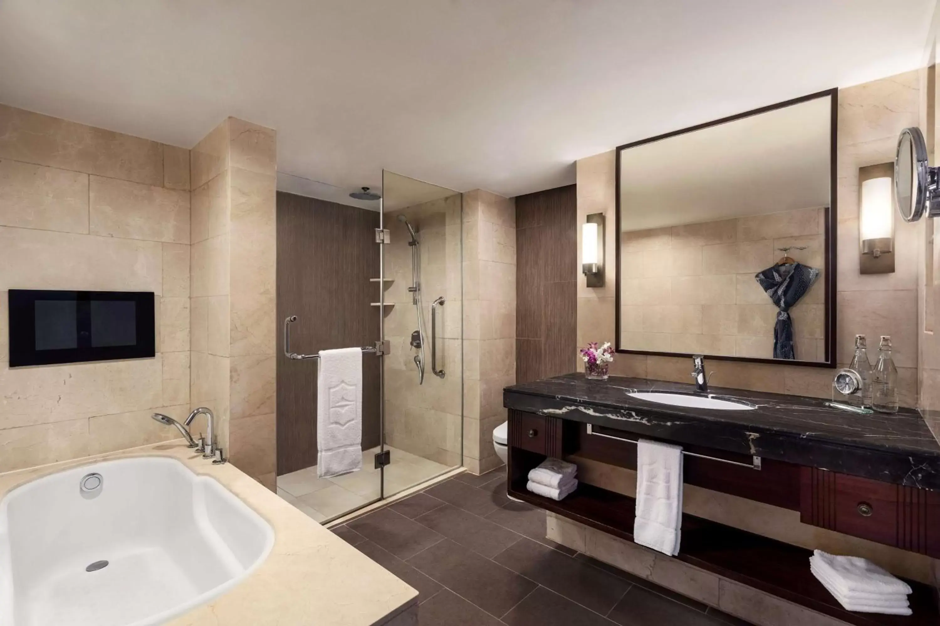 Photo of the whole room, Bathroom in Shangri-La Mactan, Cebu