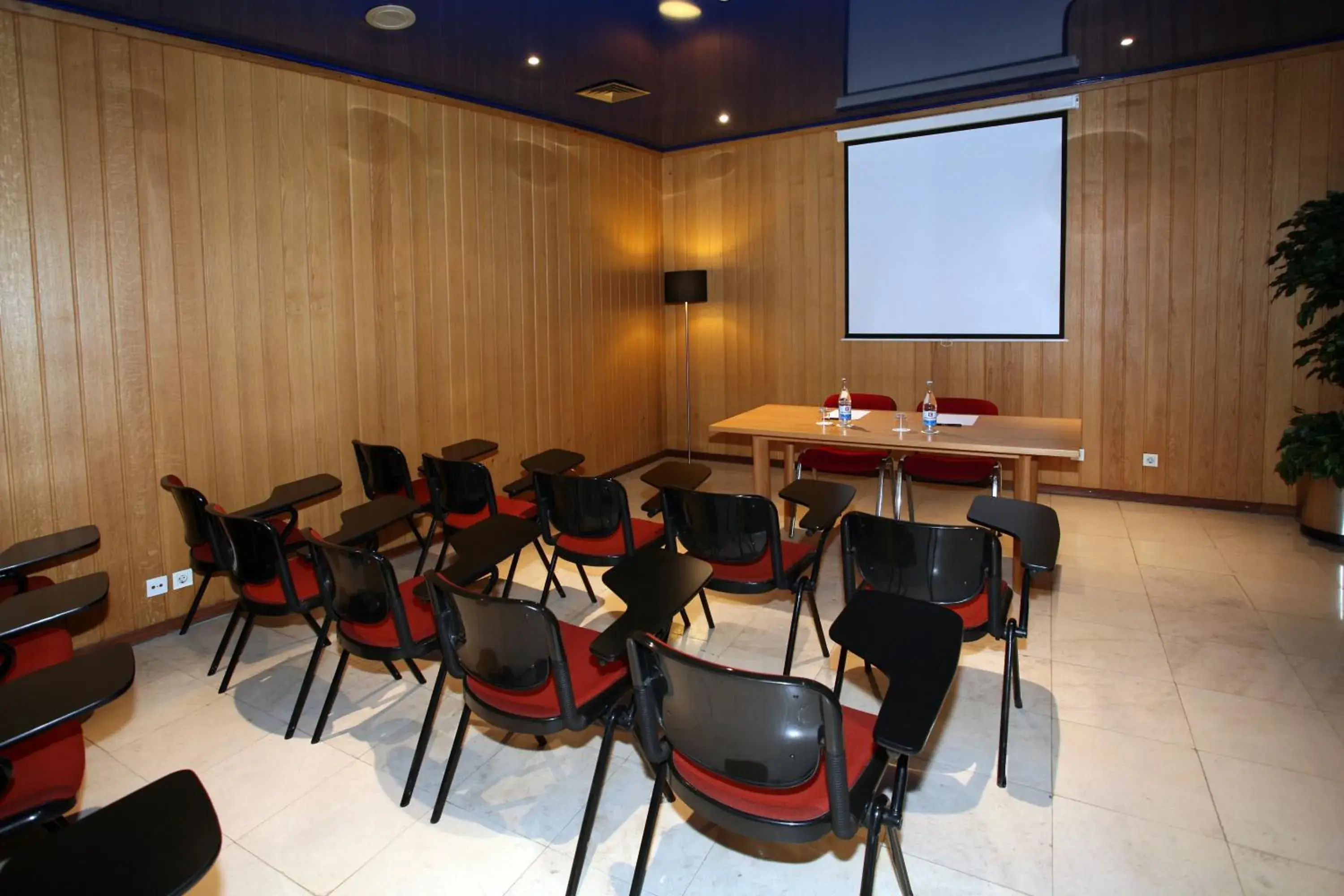 Business facilities in Hotel Meia Lua