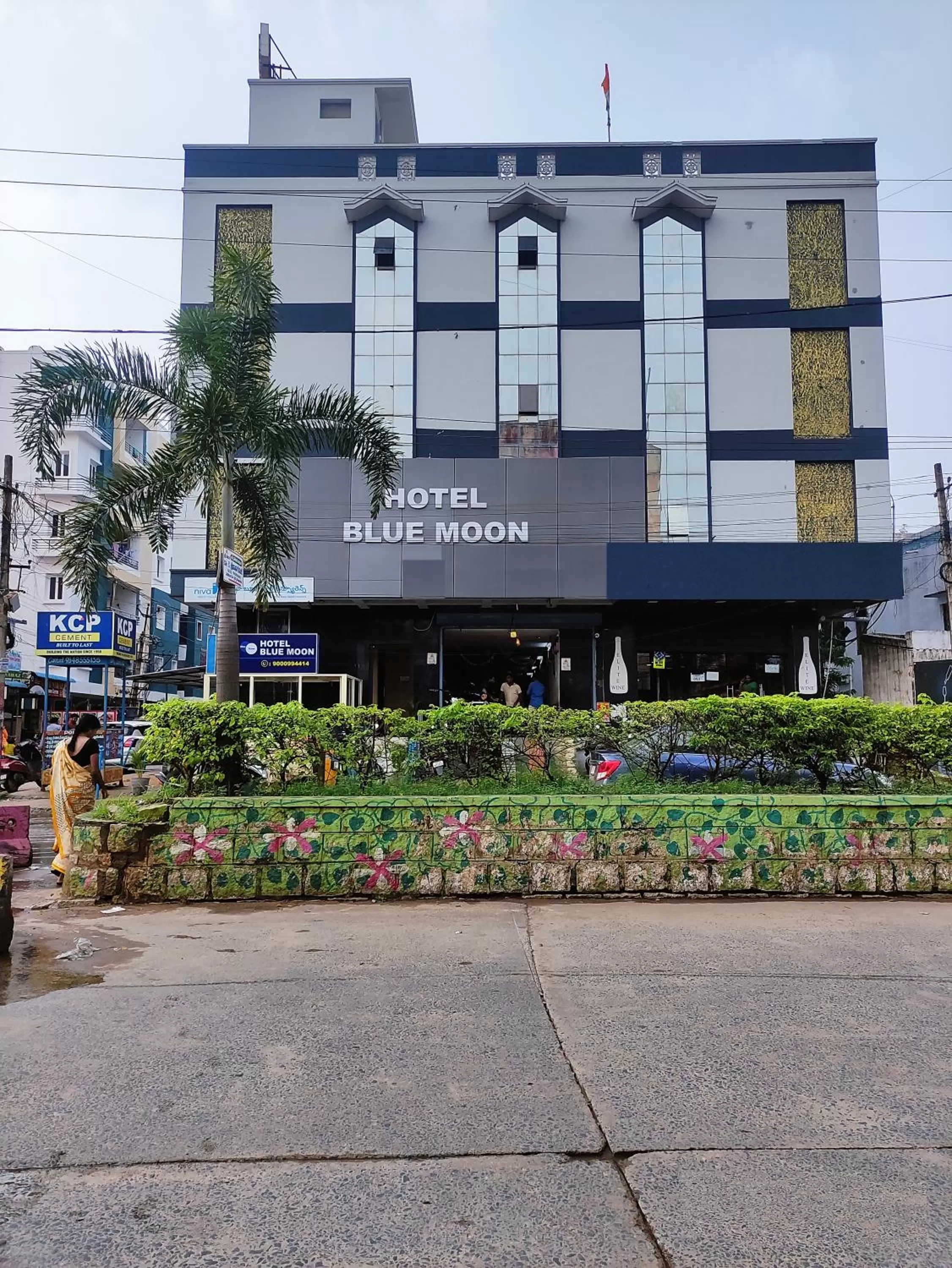 Facade/entrance in HOTEL BLUE MOON