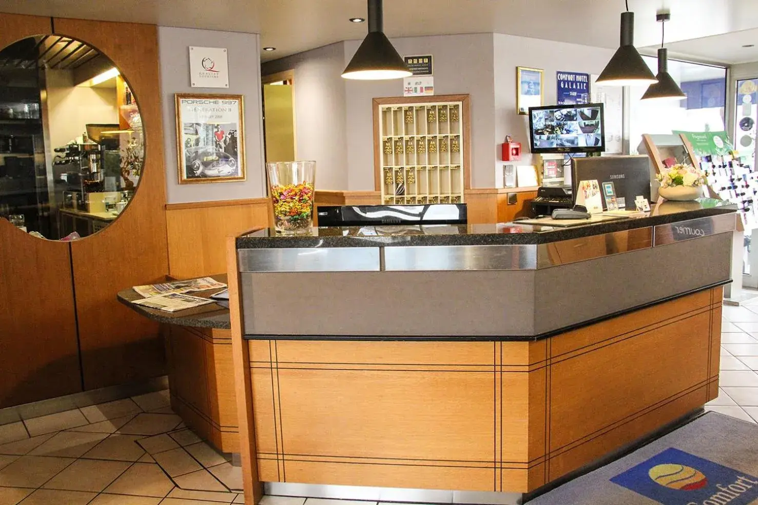 Lobby or reception in The Originals City, Hôtel Galaxie, Nice Aéroport Lobby or reception in The Originals City, Hôtel Galaxie, Nice Aéroport