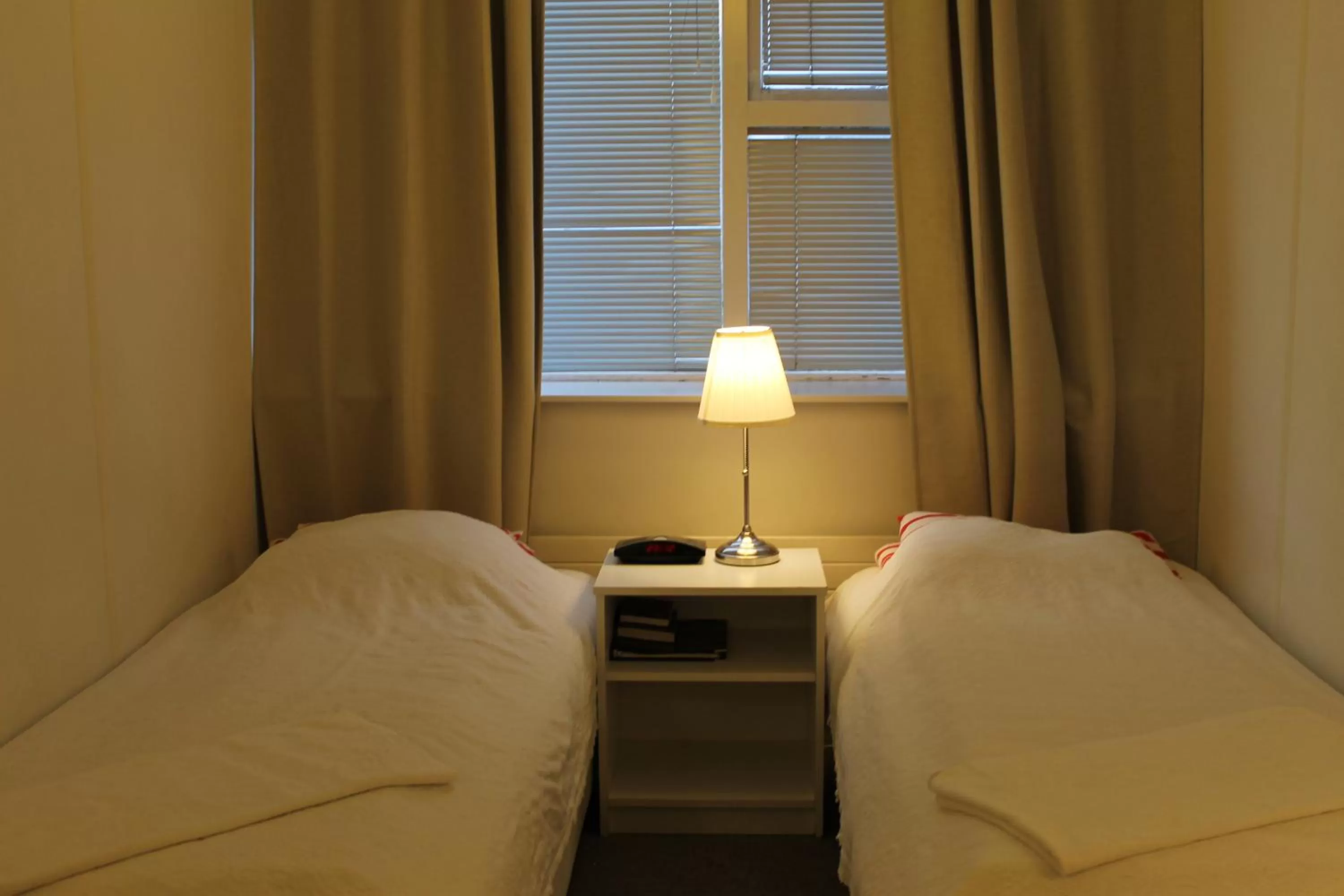 Bed in 101 Guesthouse Hotel