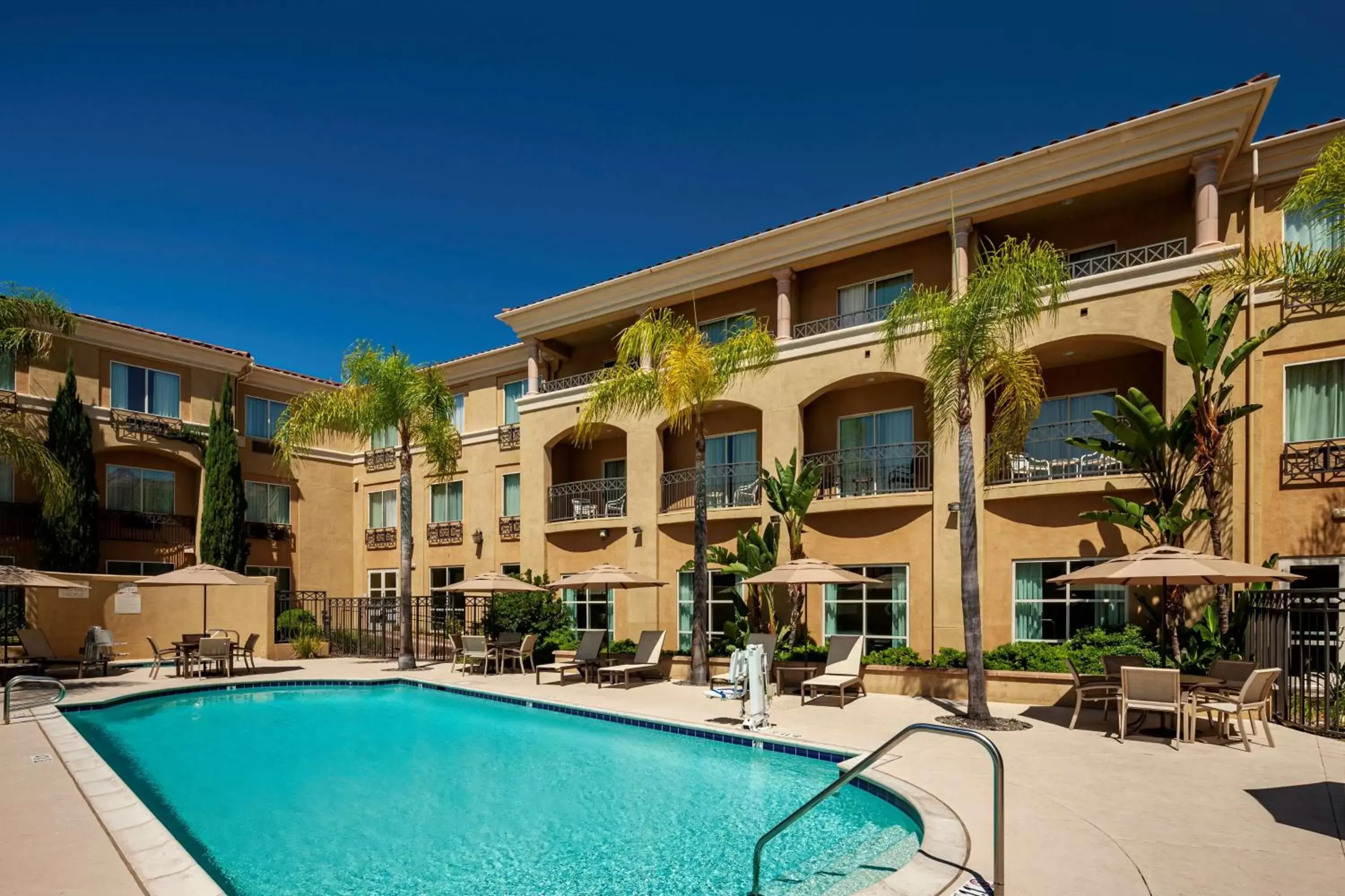 Swimming Pool in Hilton Garden Inn San Diego/Rancho Bernardo