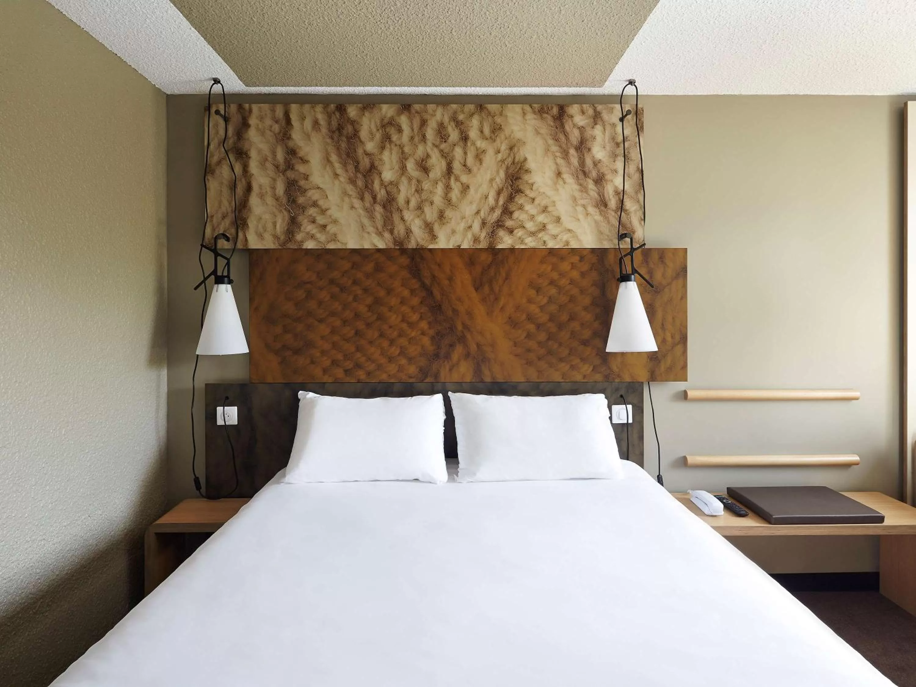 Photo of the whole room, Bed in ibis Marne La Vallee Champs-sur-Marne