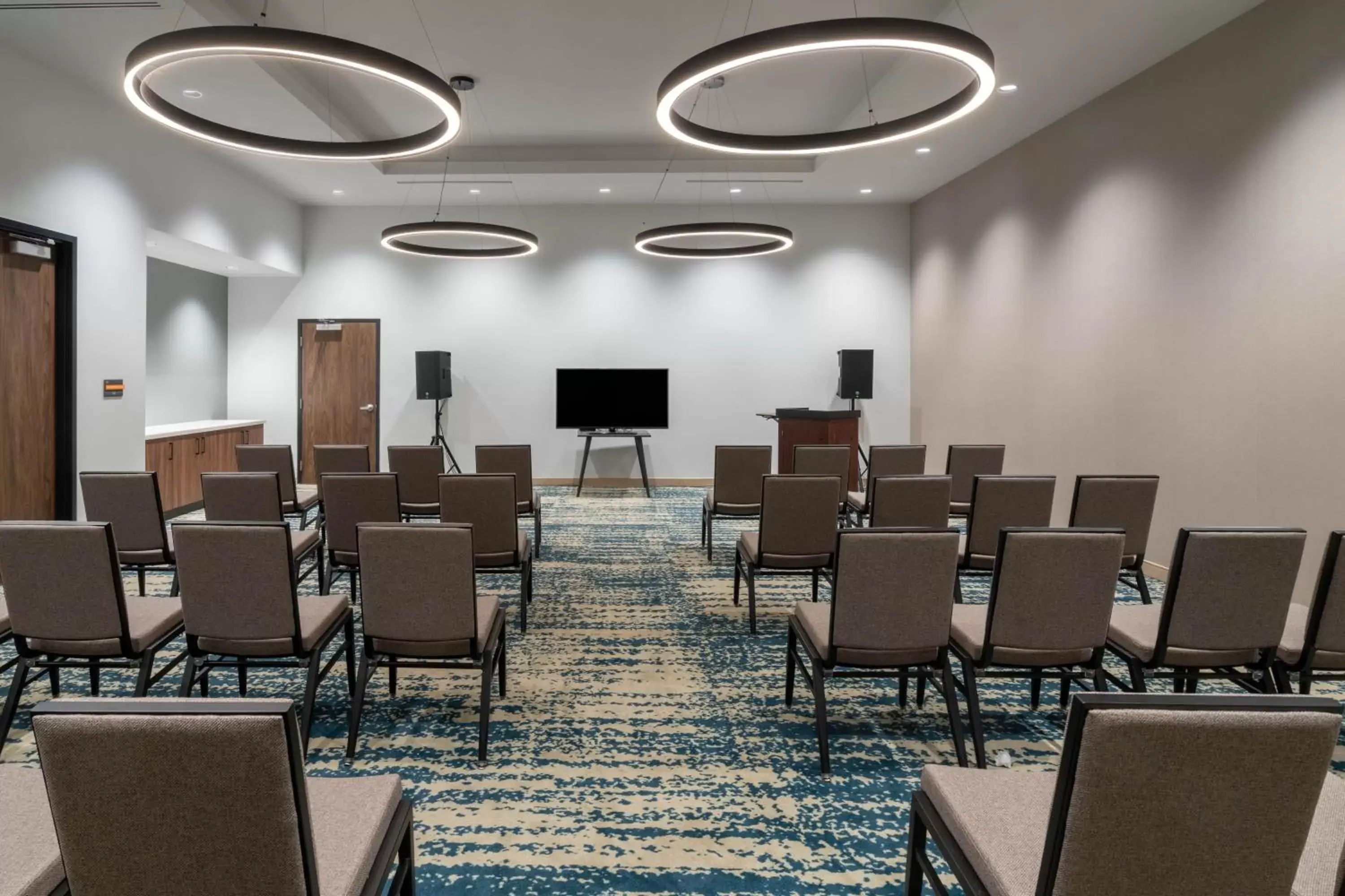 Meeting/conference room in La Quinta Inn & Suites by Wyndham Nashville Downtown Stadium
