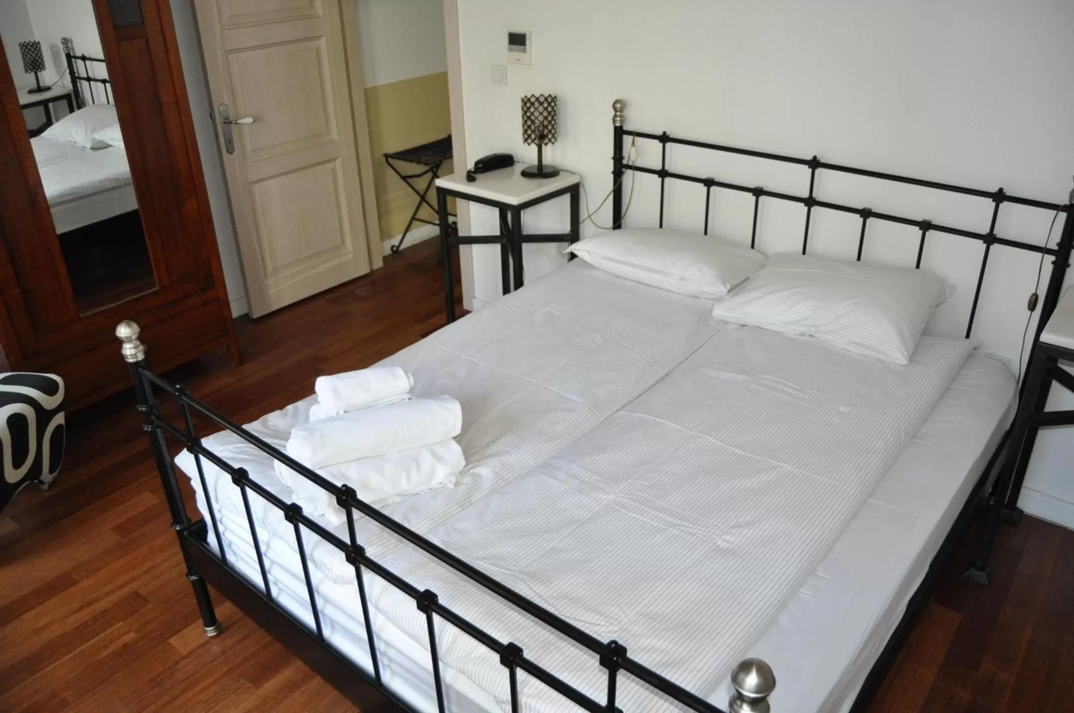 Bedroom, Bed in Villa Pera Suite Hotel