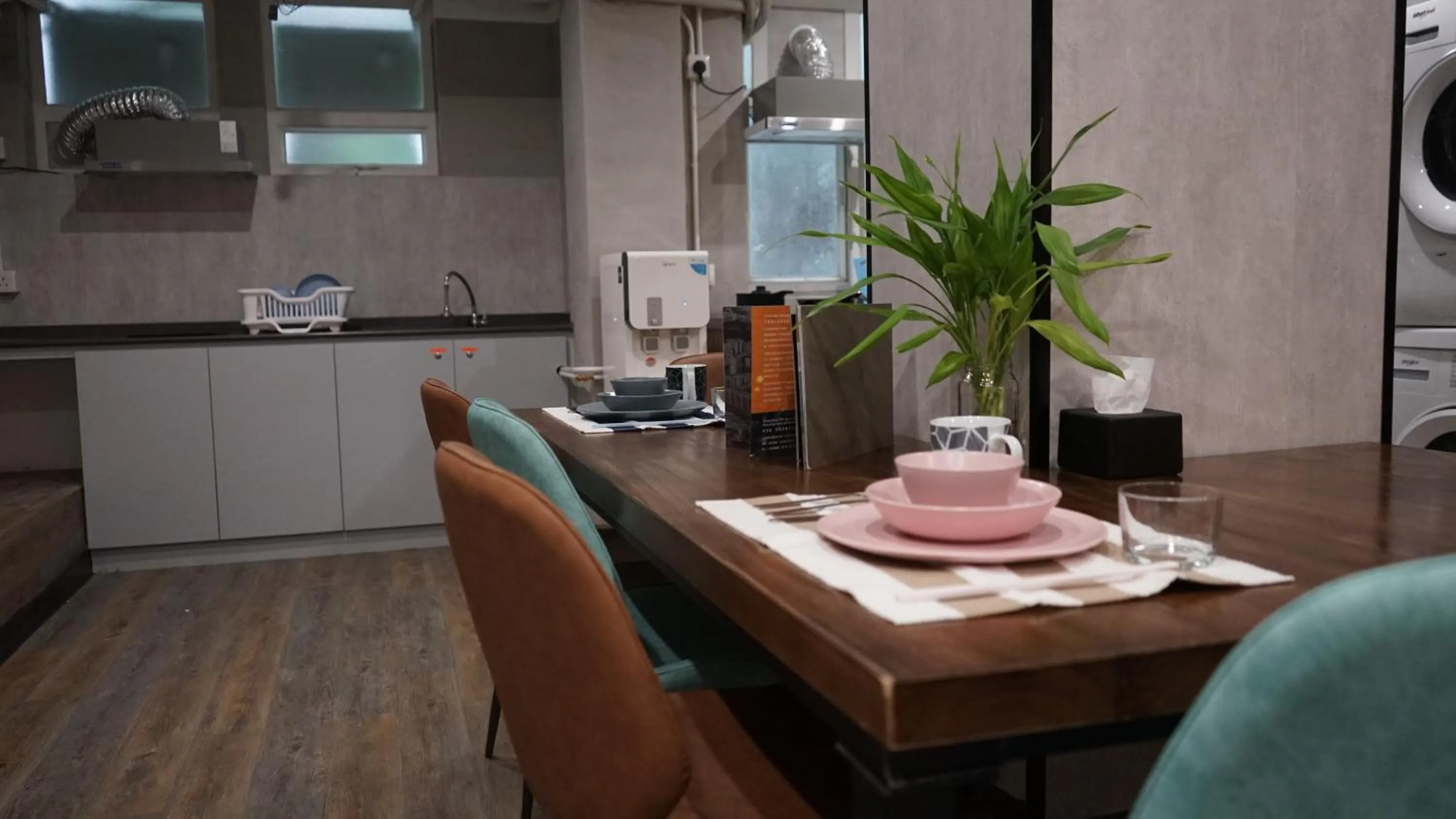 Communal lounge/ TV room in Homy Inn North Point