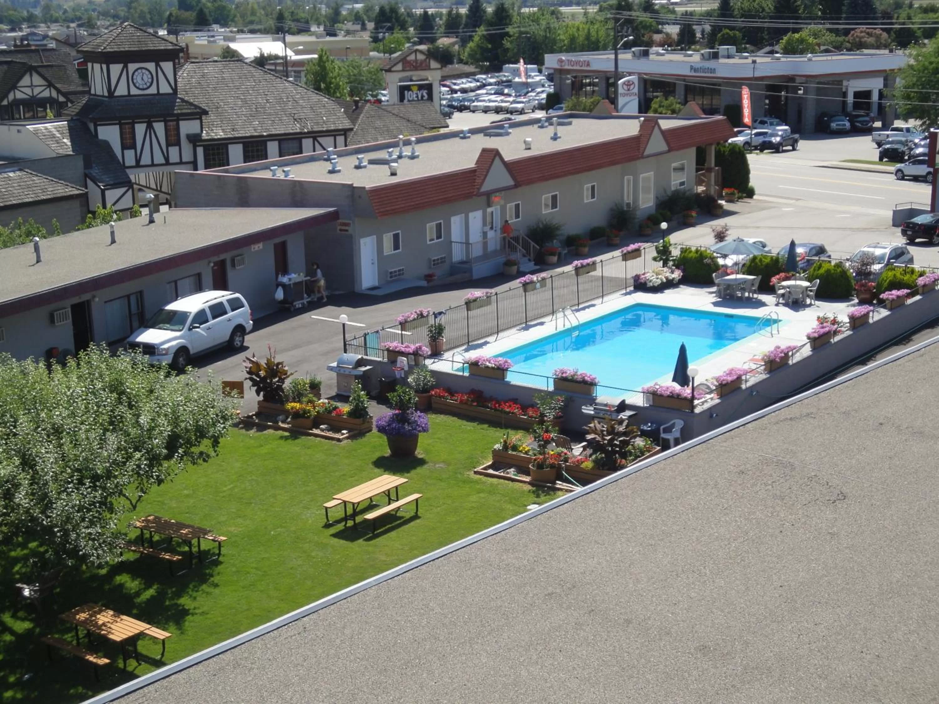 Bird's eye view, Pool View in Apple Tree Inn