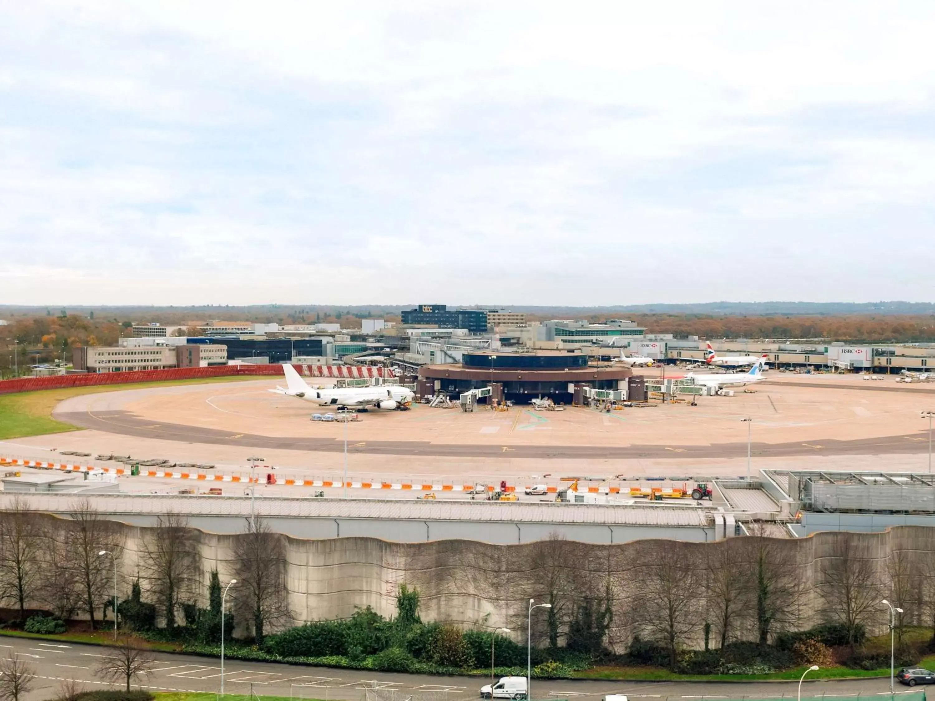 Photo of the whole room in Sofitel London Gatwick Photo of the whole room in Sofitel London Gatwick