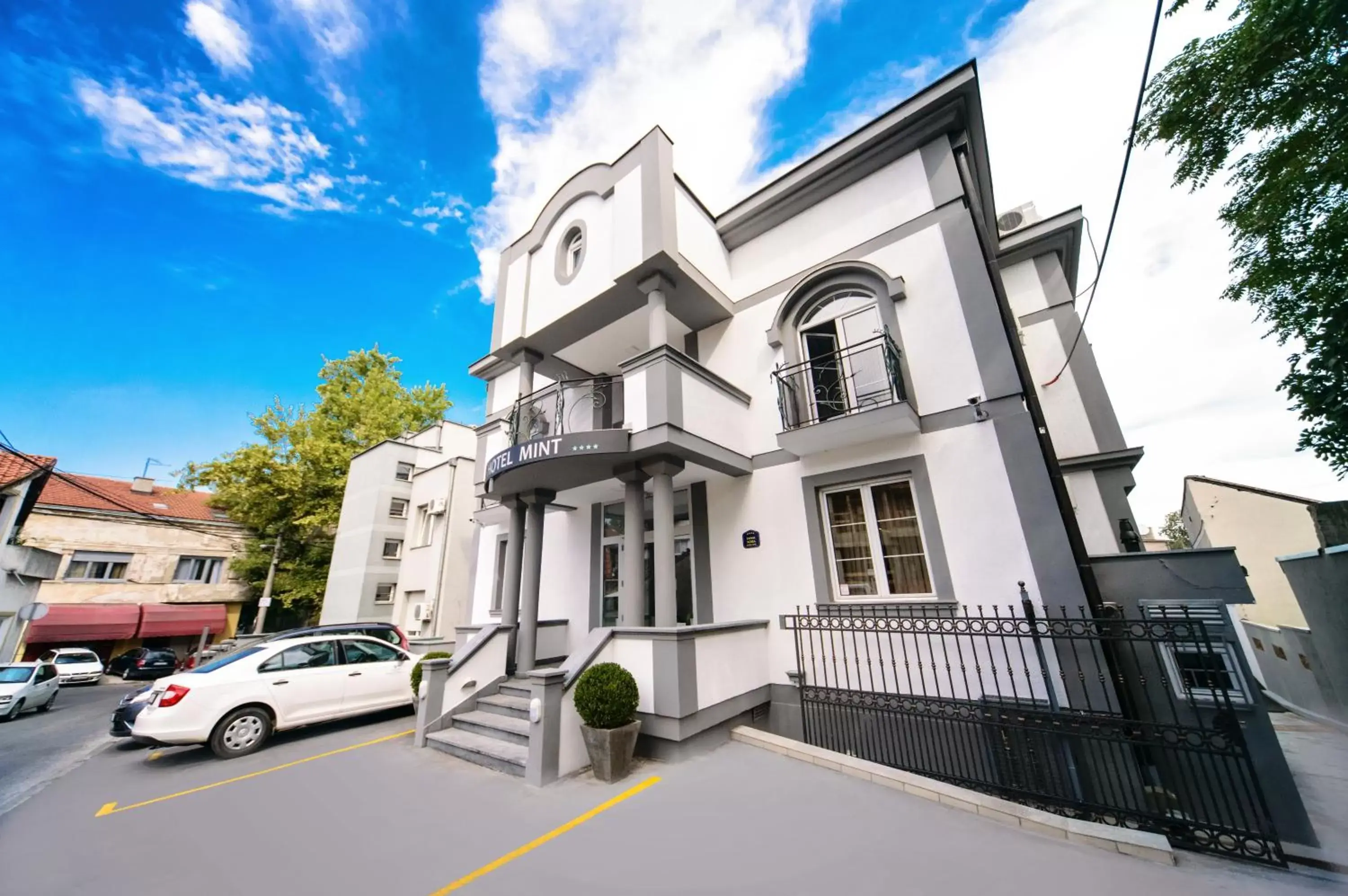 Facade/entrance, Property Building in Garni Hotel Mint