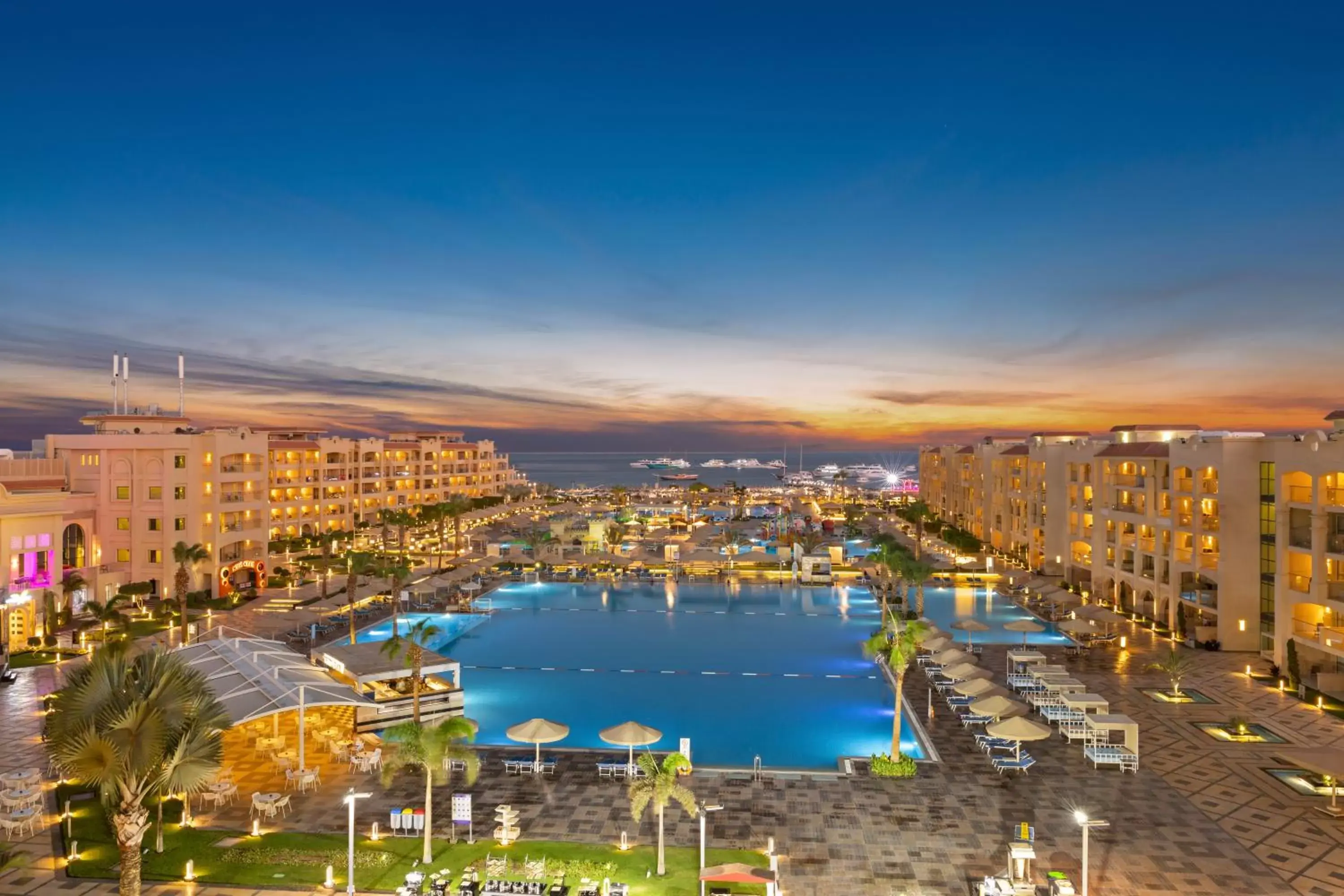 Property building, Pool View in Pickalbatros White Beach Resort - Hurghada