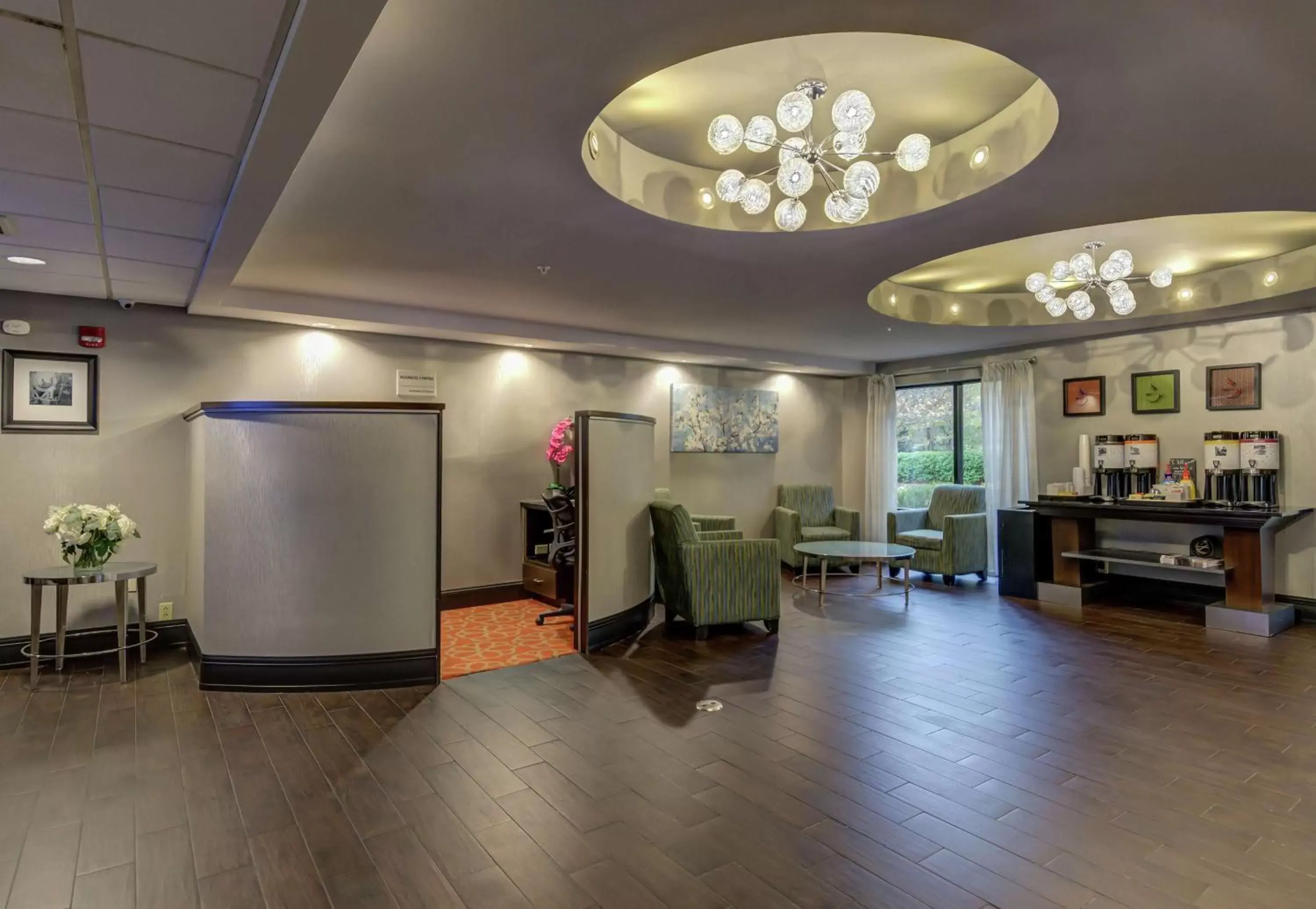 Dining area in Hampton Inn Bowie