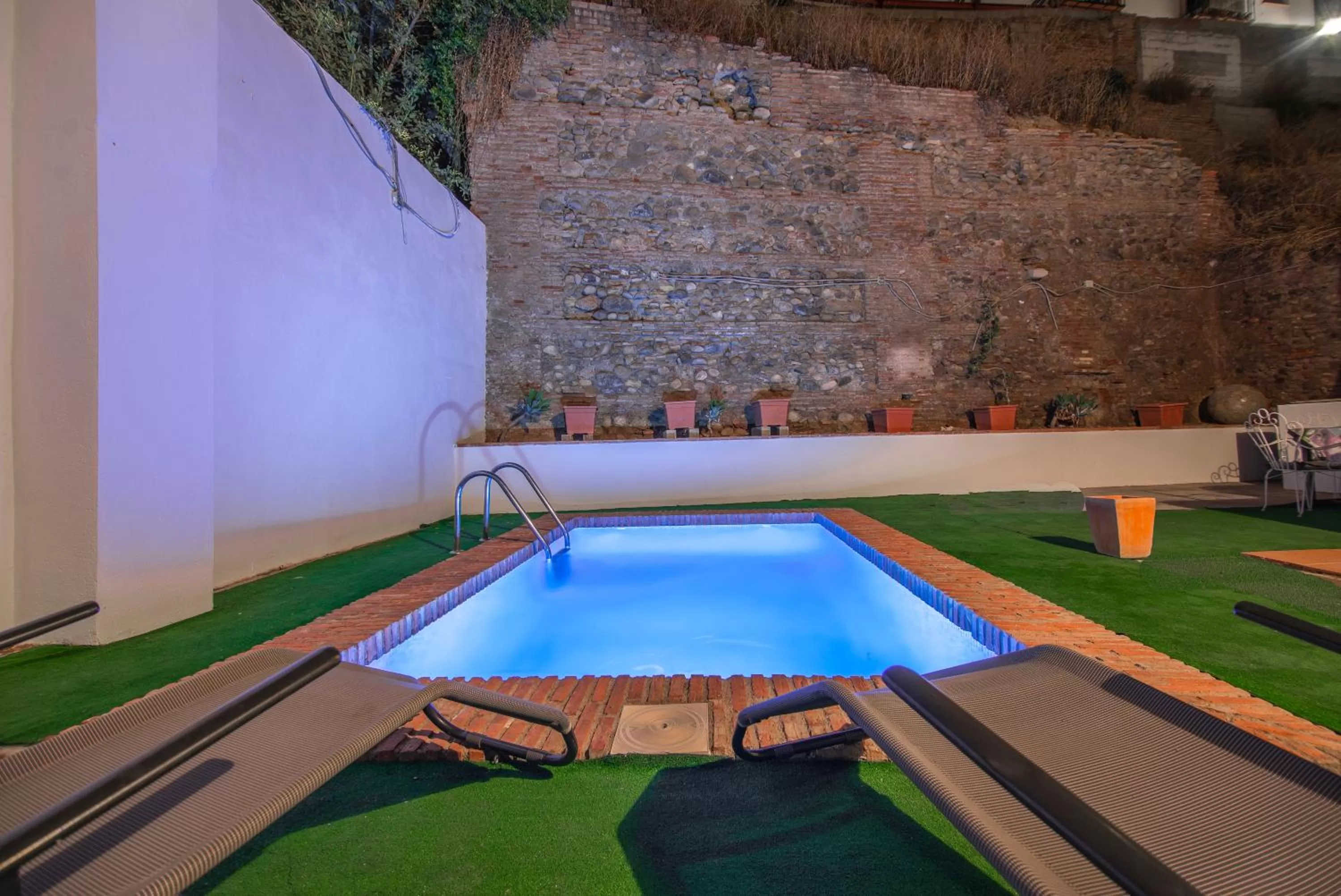 Swimming pool in Apartamentos Granata