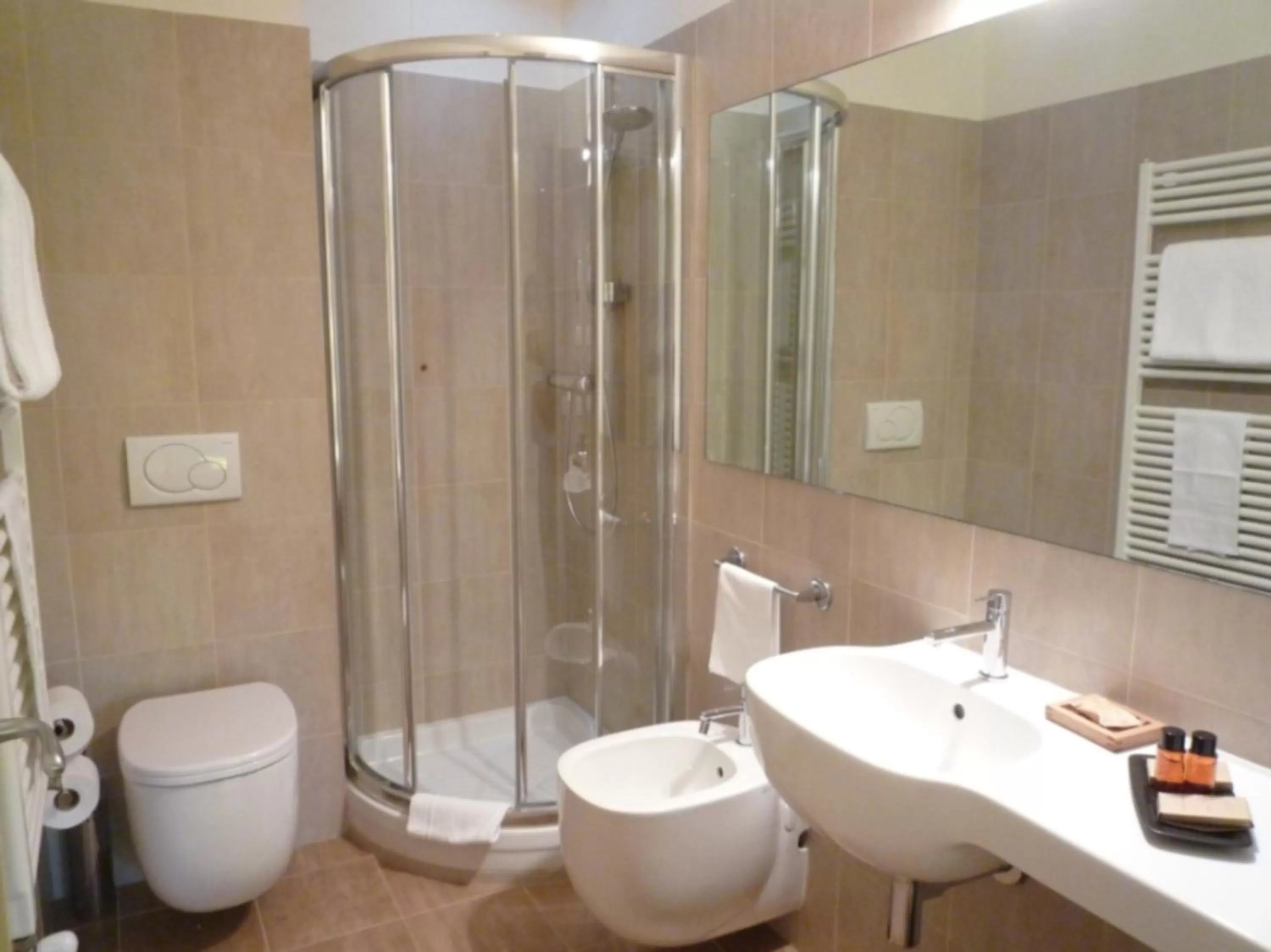 Bathroom in Hotel Hambros - Il Parco in Villa Banchieri