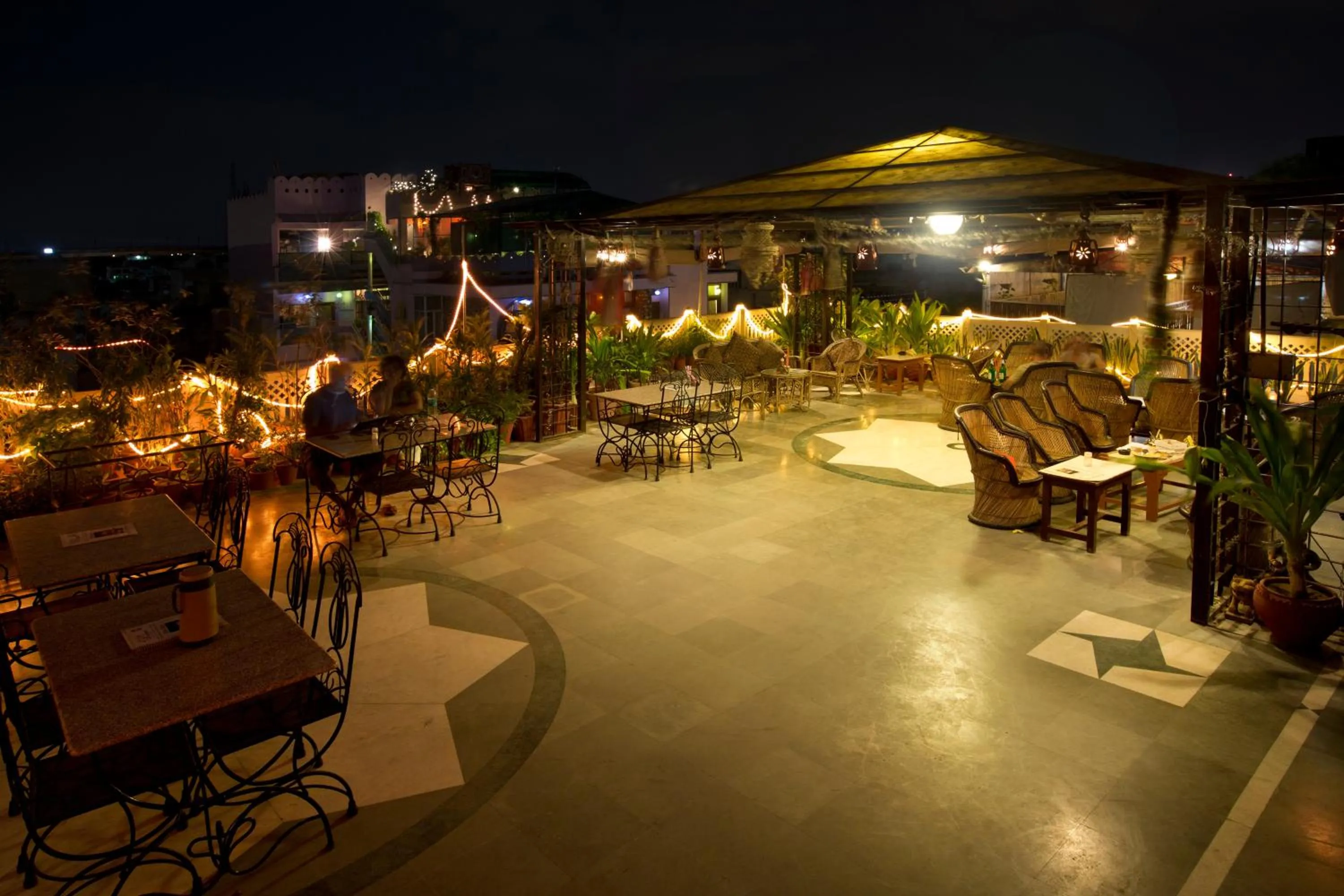 Restaurant/places to eat in Hotel Kalyan
