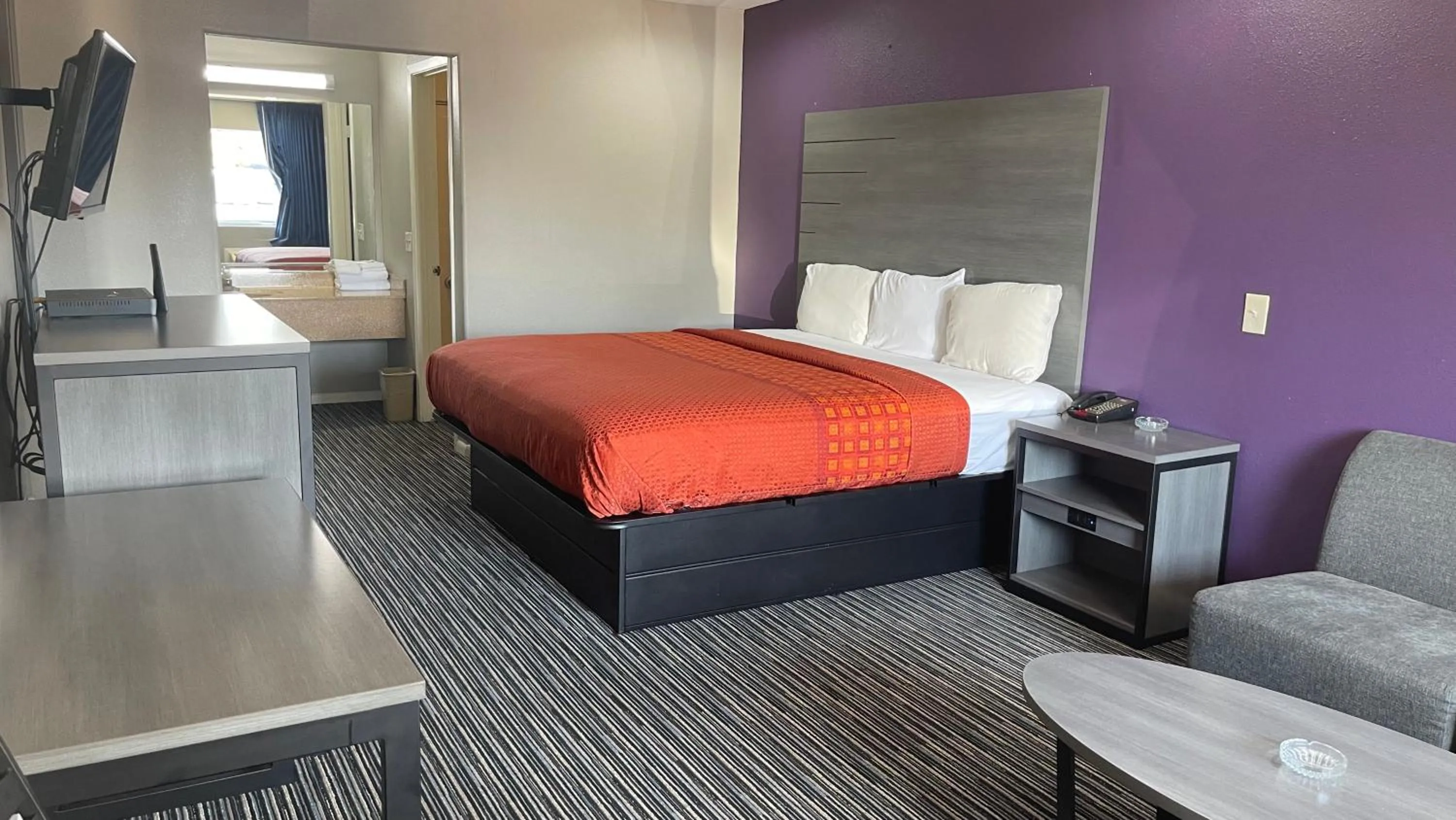 Bed in Executive Inn and Suites Houston