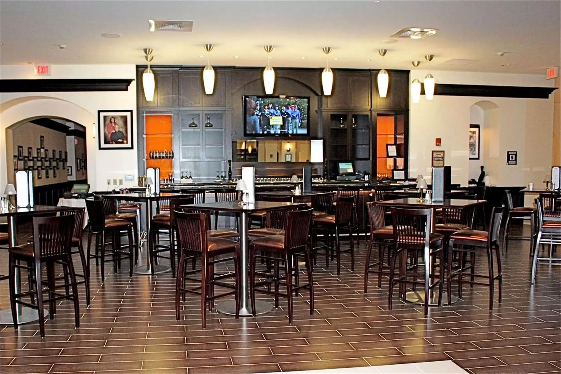 Lounge or bar, Restaurant/Places to Eat in Hilton Richmond Hotel & Spa Short Pump