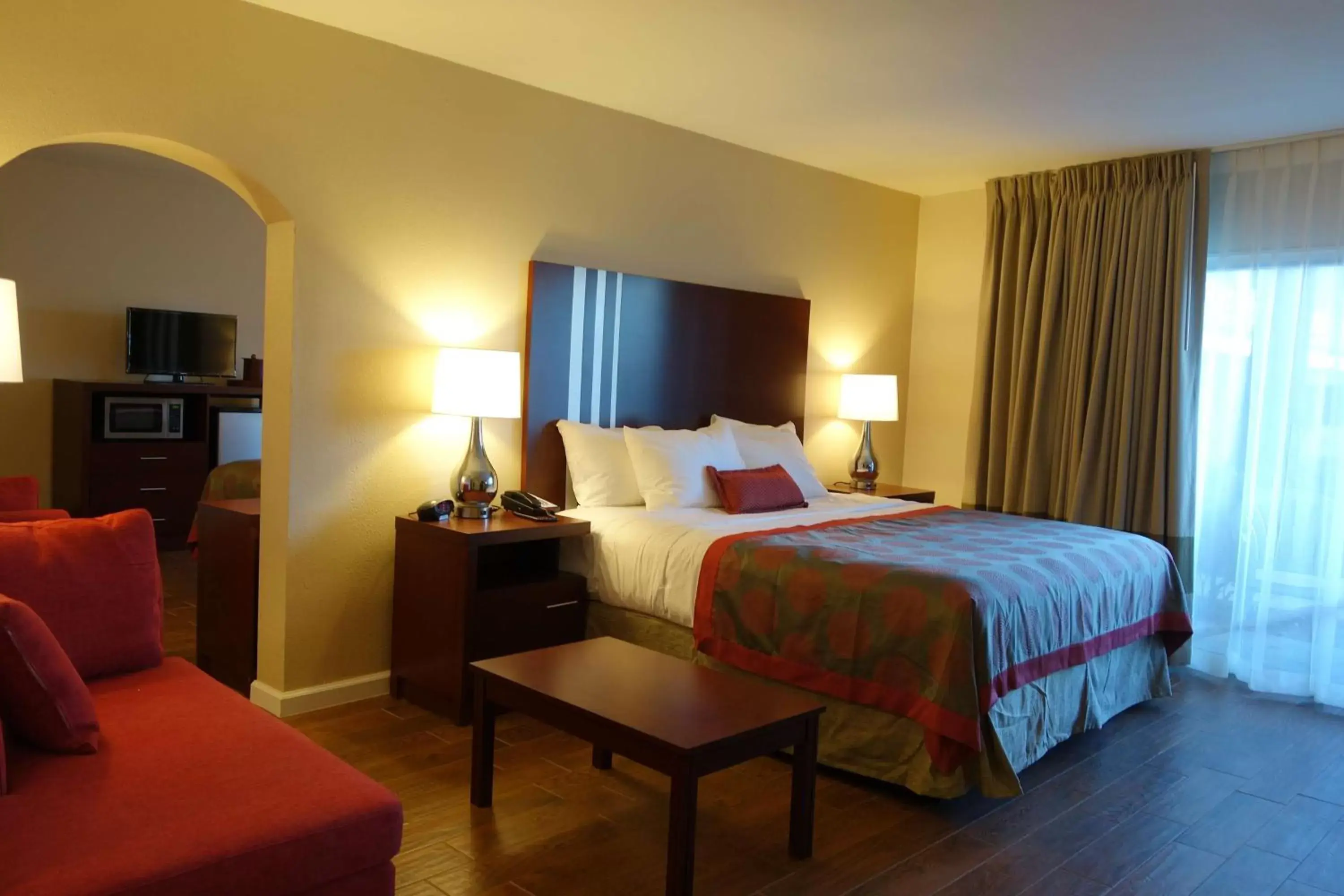 Photo of the whole room, Bed in Ramada by Wyndham Sacramento