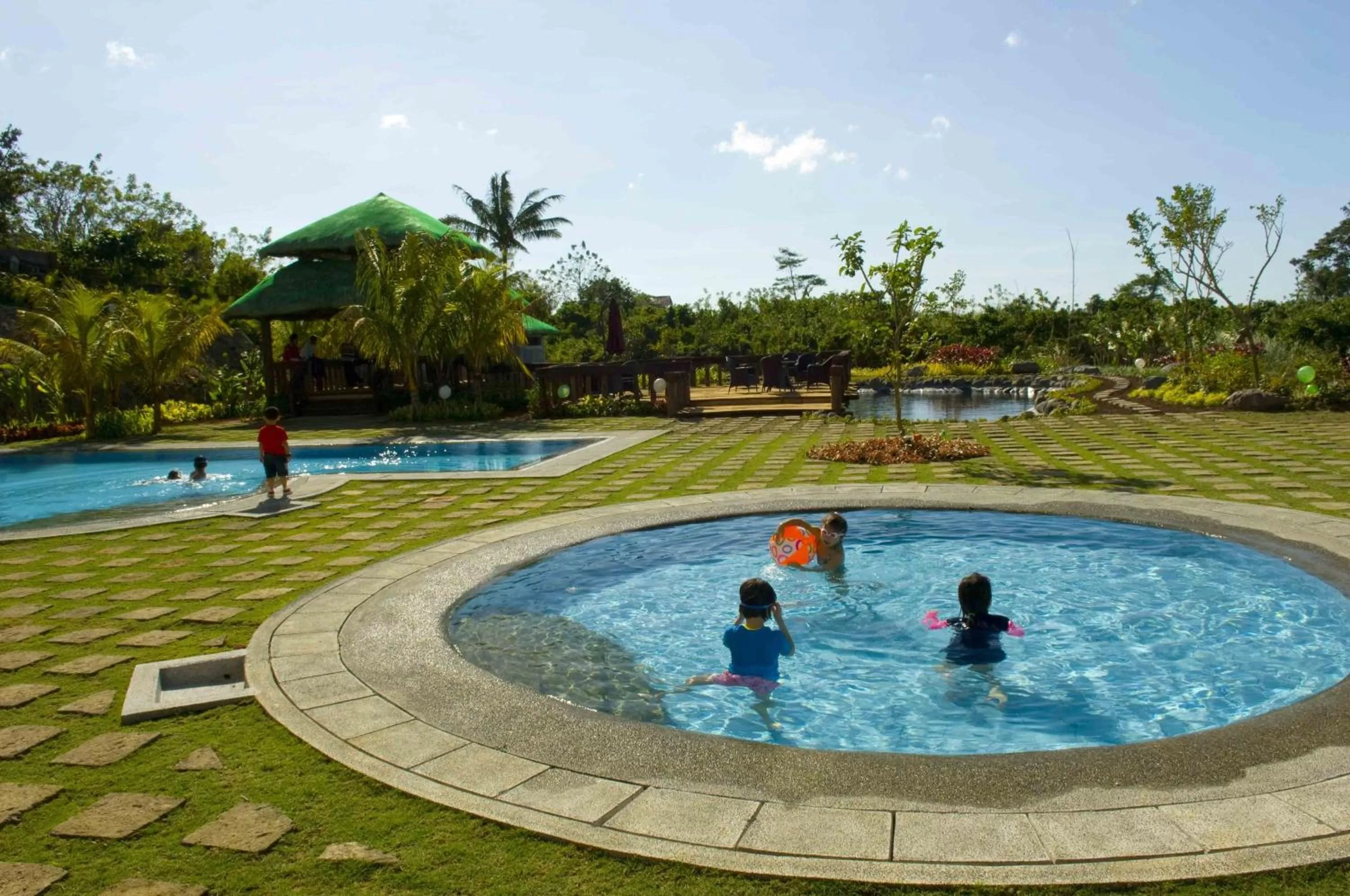 Swimming pool in Hotel Kimberly Tagaytay