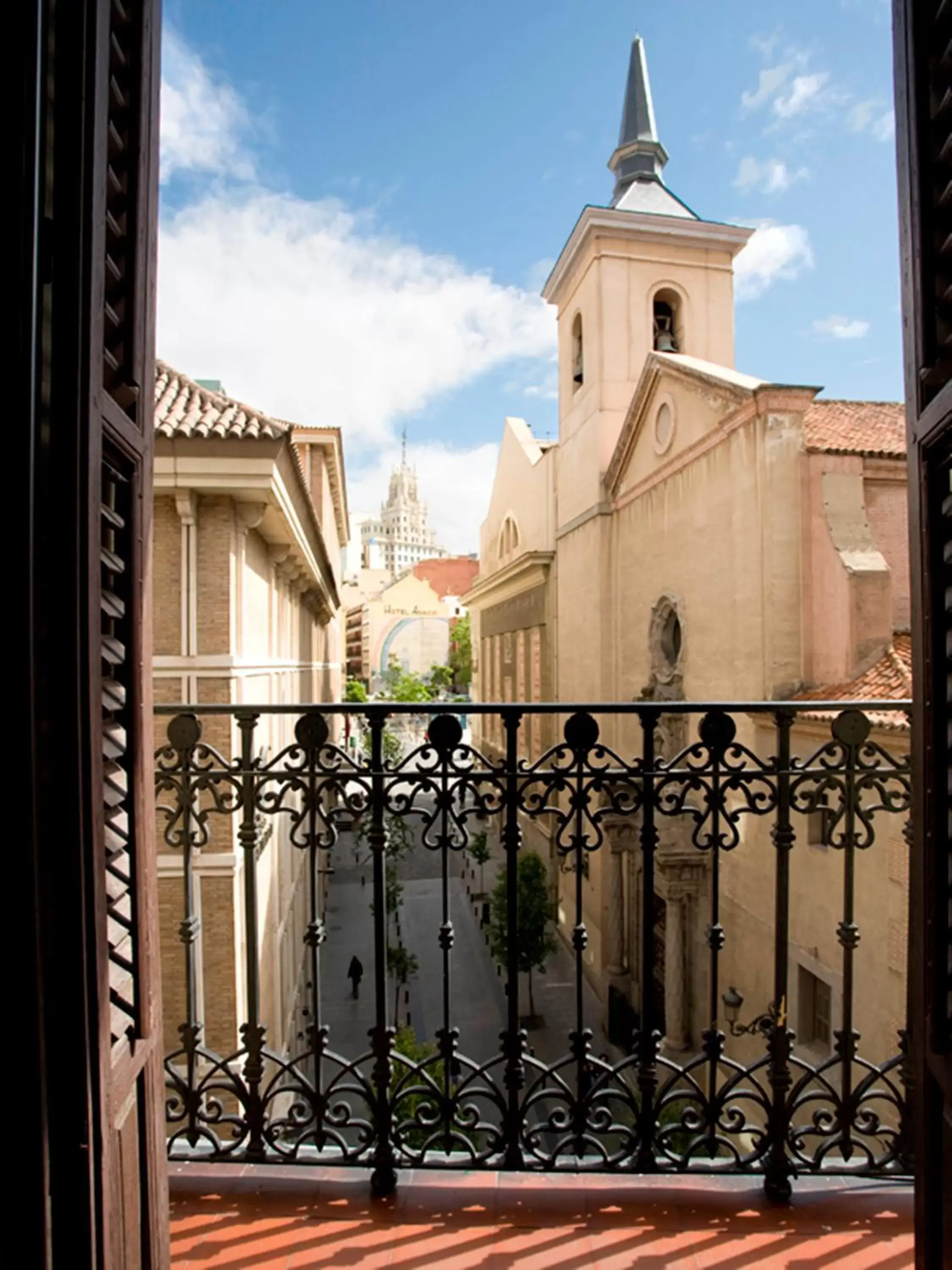 Facade/entrance in Petit Palace Preciados Facade/entrance in Petit Palace Preciados
