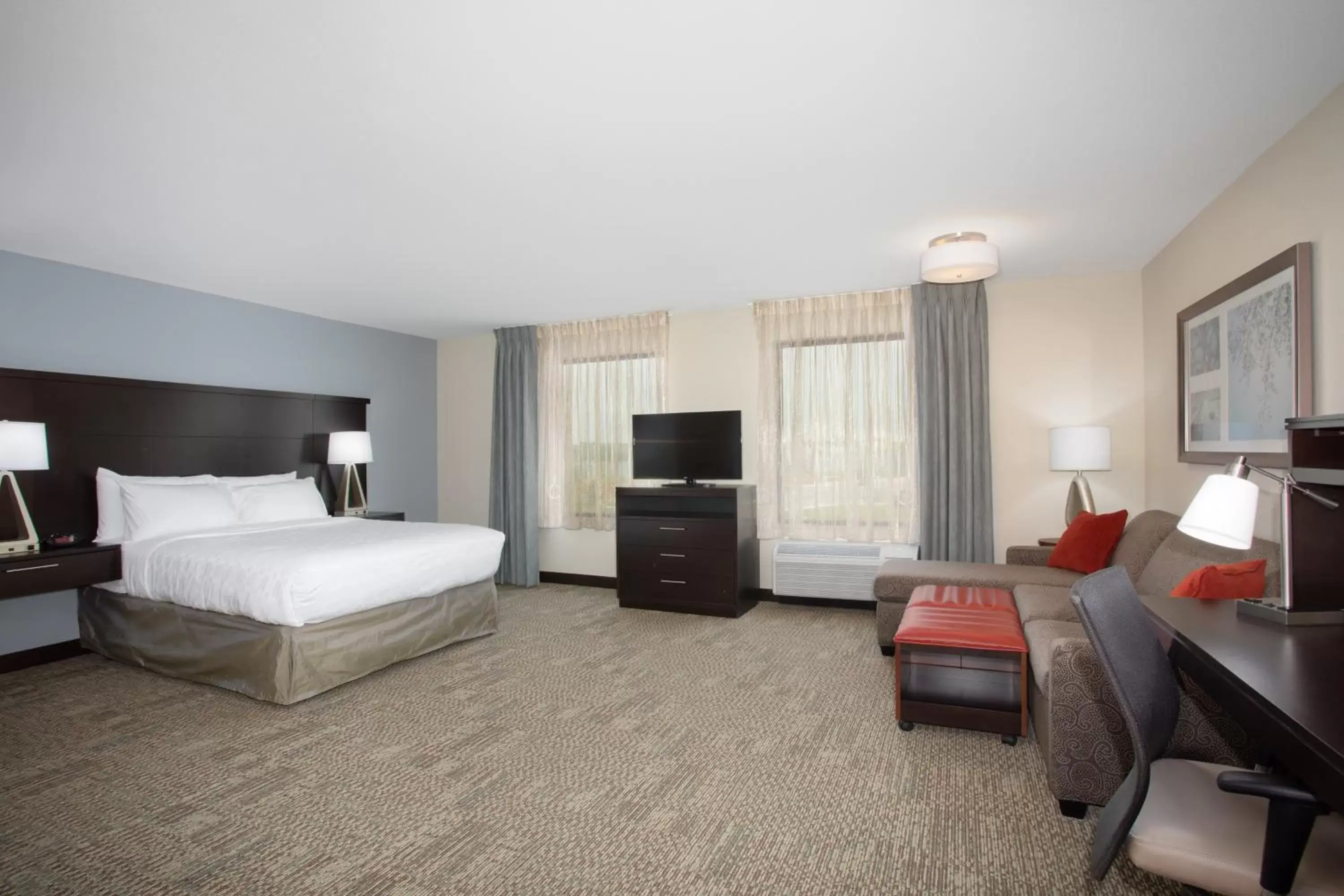 Bedroom, TV/Entertainment Center in Staybridge Suites Denver South - Highlands Ranch, an IHG Hotel