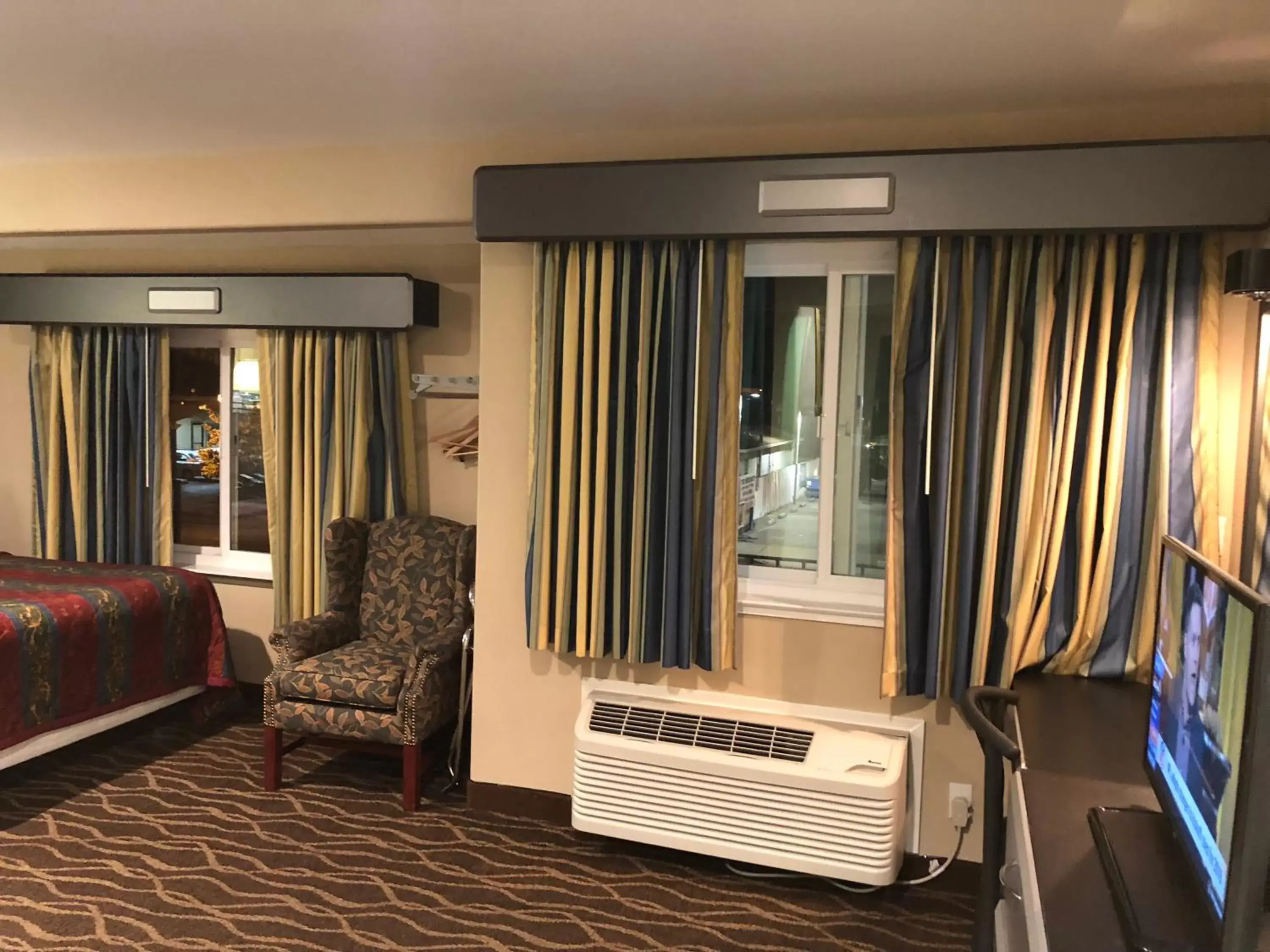 Bedroom, Seating Area in Casa Royal Inn