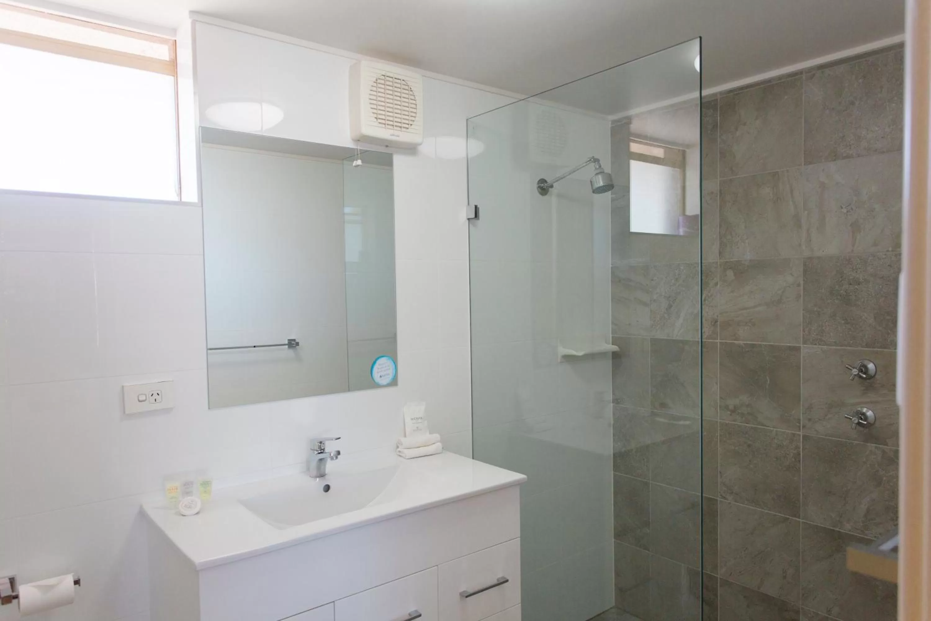 Shower in Potshot Hotel Resort