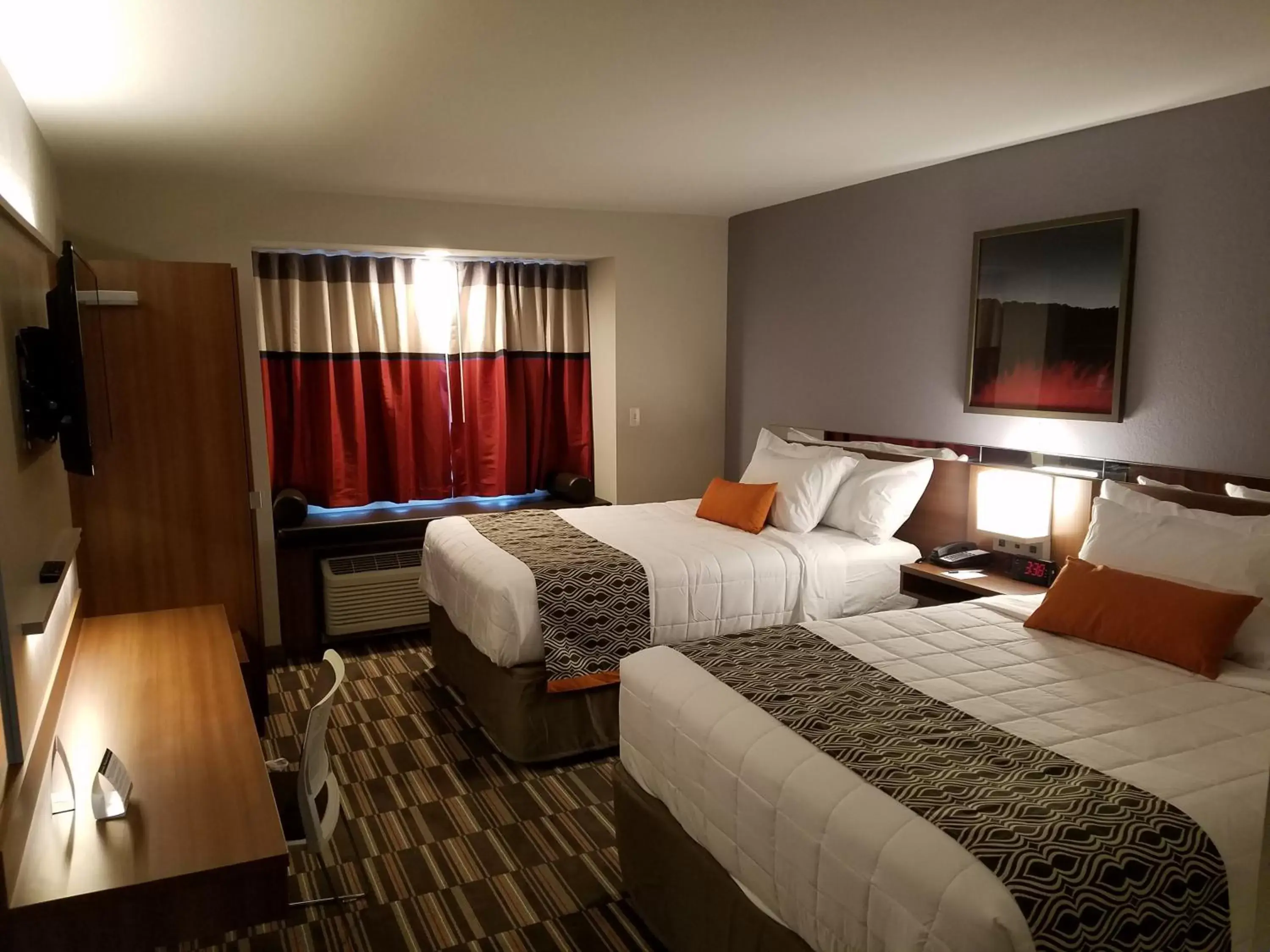 Bed in Microtel Inn & Suites by Wyndham Niagara Falls