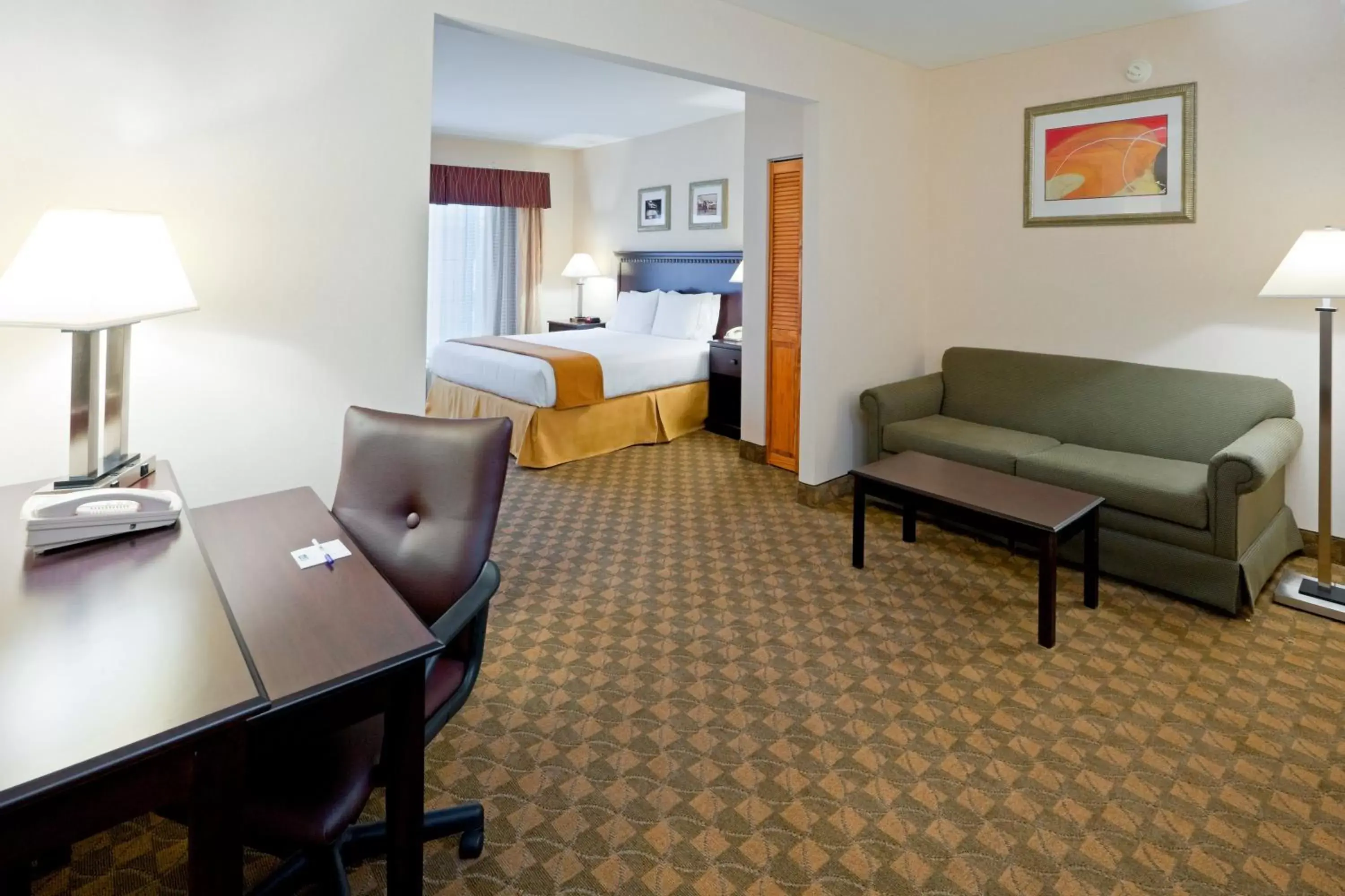 Photo of the whole room, Seating Area in Holiday Inn Express Carneys Point New Jersey Turnpike Exit 1, an IHG Hotel