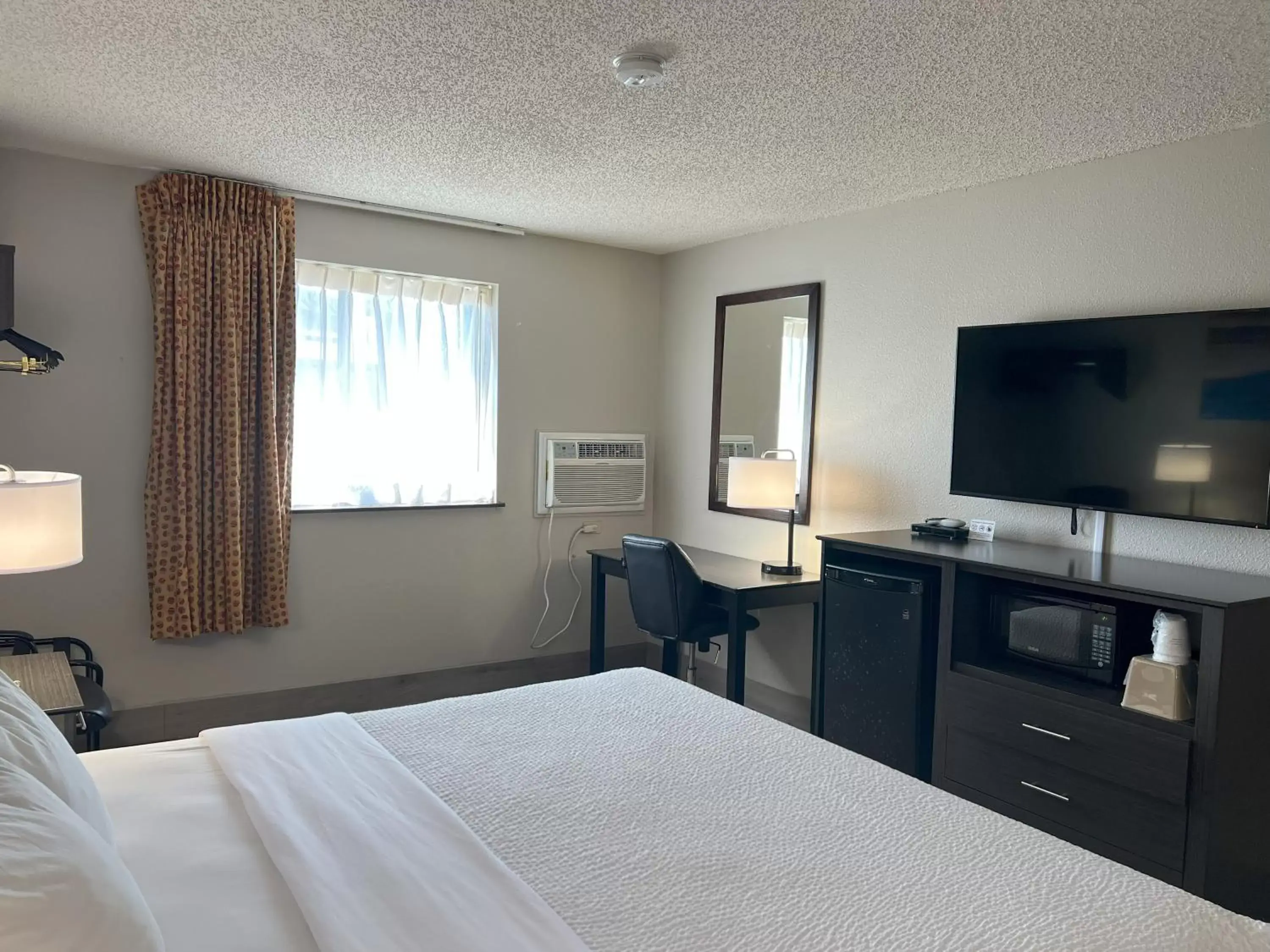 TV and multimedia, Bed in Days Inn by Wyndham Orange Park/Jacksonville