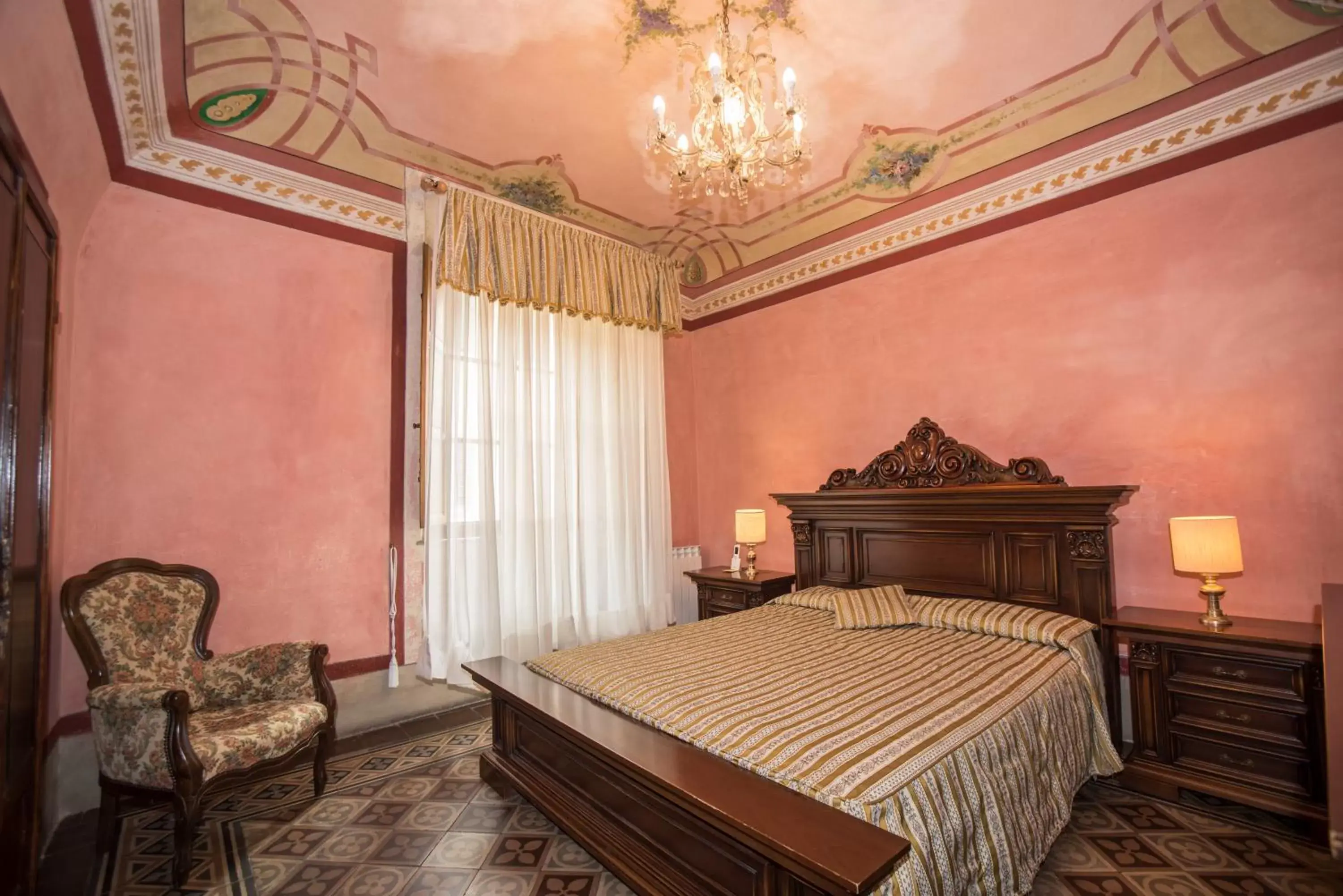 Photo of the whole room, Bed in Relais Centro Storico