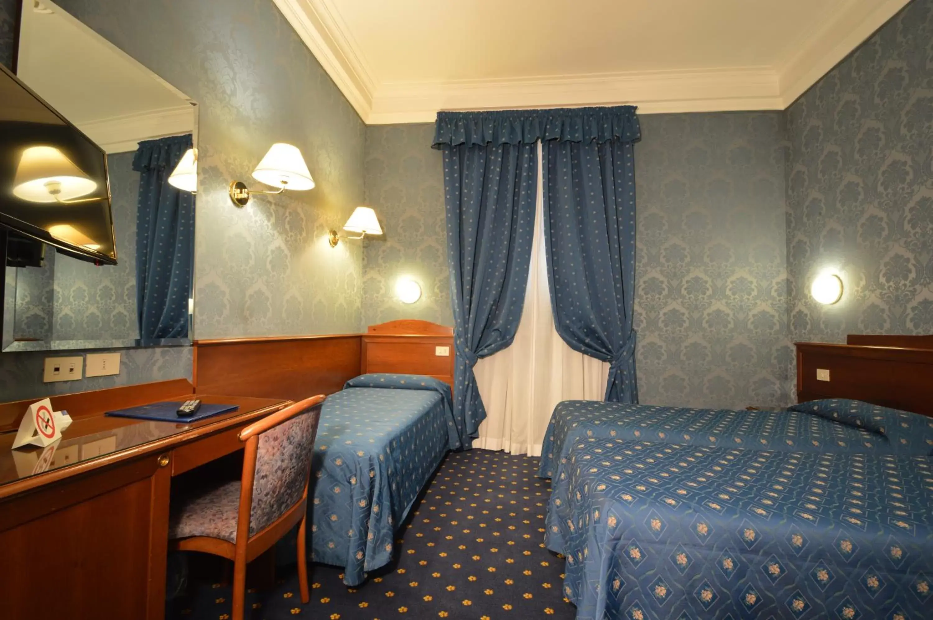 Triple Room in Hotel Montecarlo