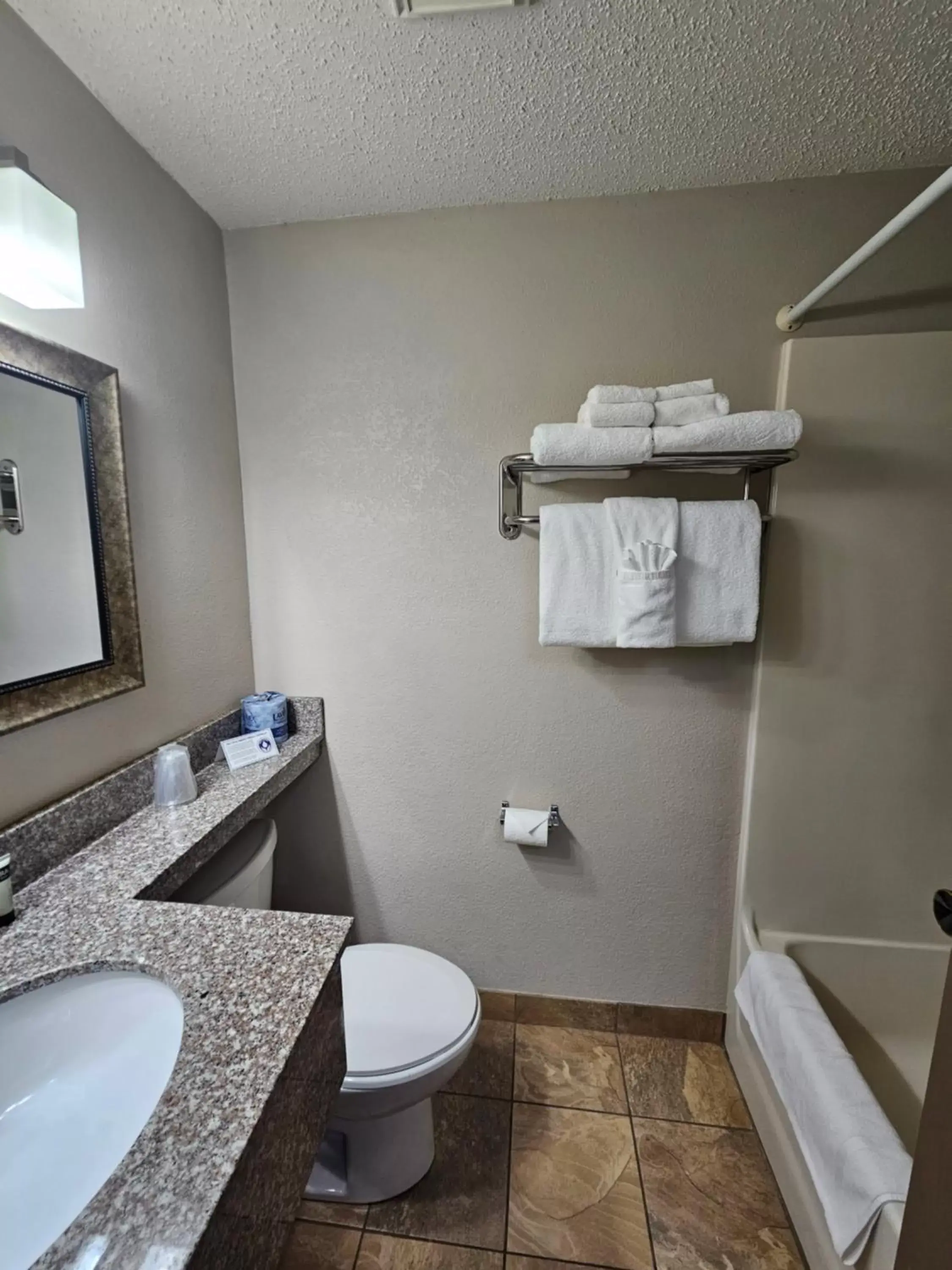 Toilet, Bathroom in The Lodge at Chalk Hill