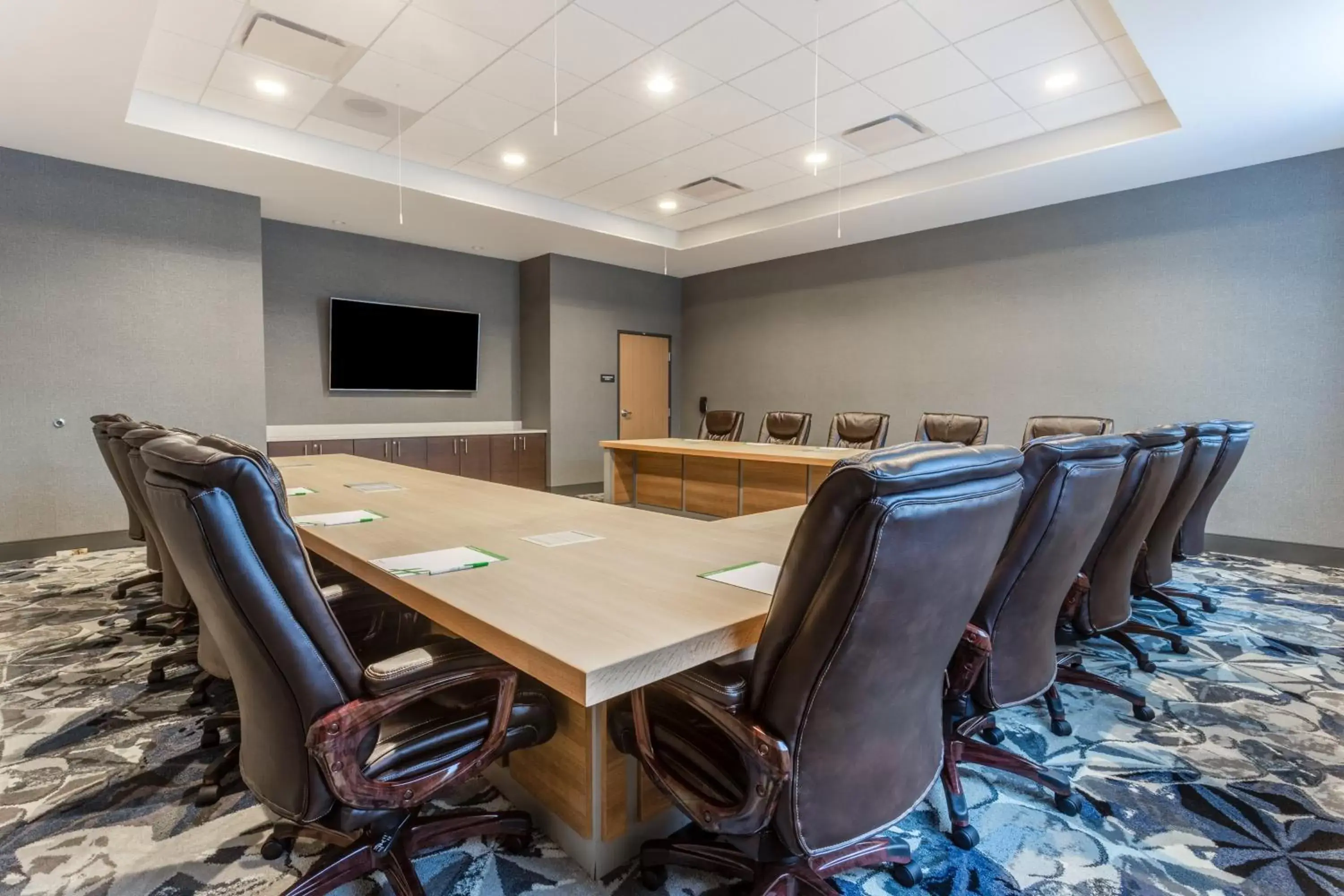 Meeting/conference room, Business Area/Conference Room in Holiday Inn & Suites Cedar Falls-Waterloo Event Ctr, an IHG Hotel